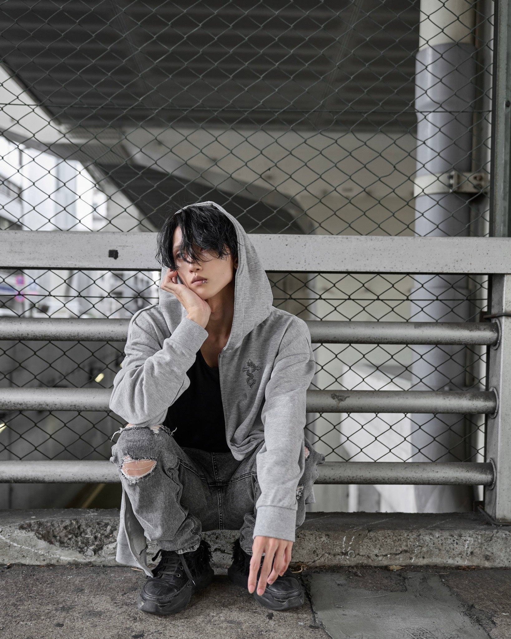 【再販】gibous logo snake cross parker gray
