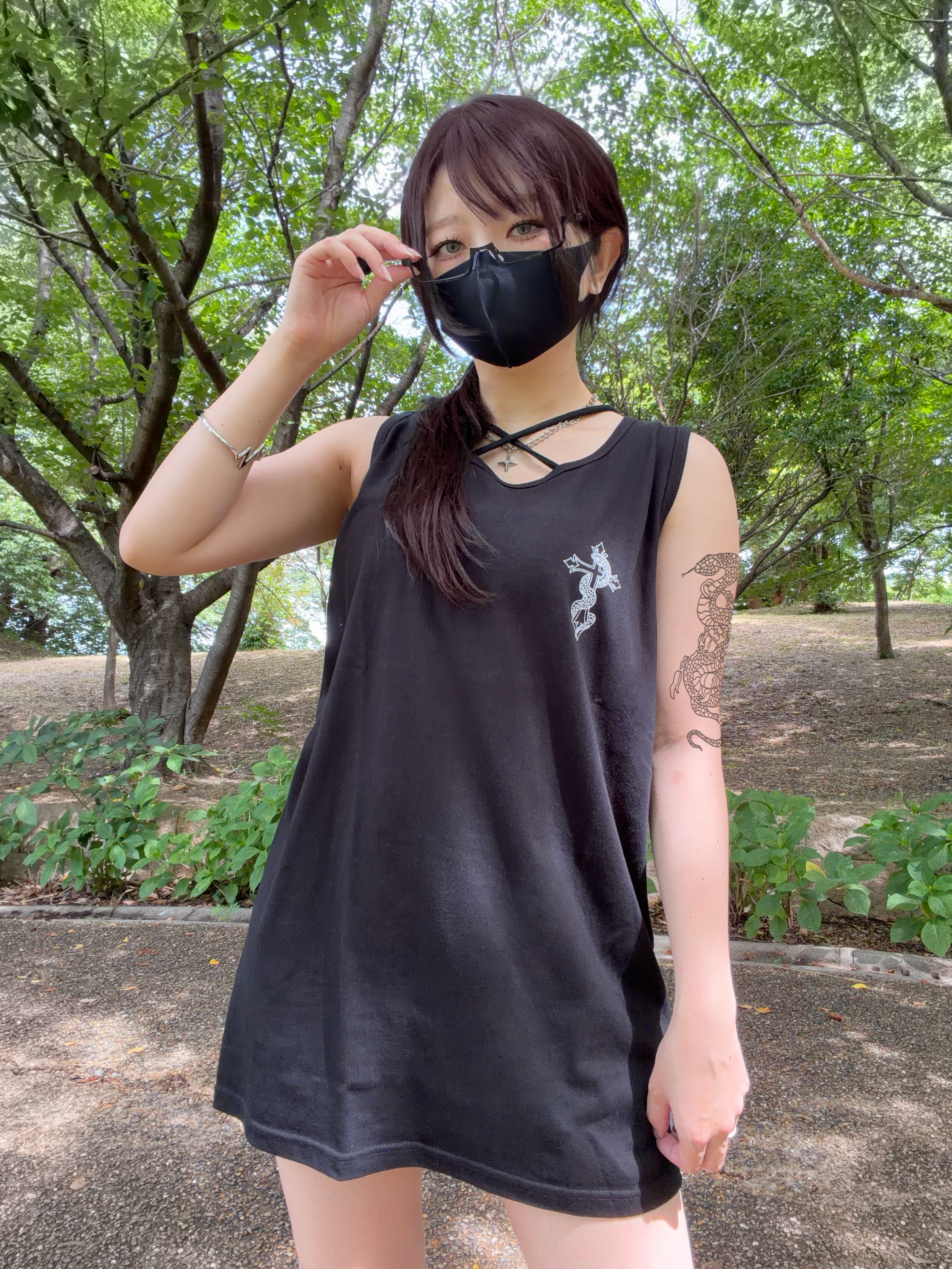 gibous snake cross tanktop black