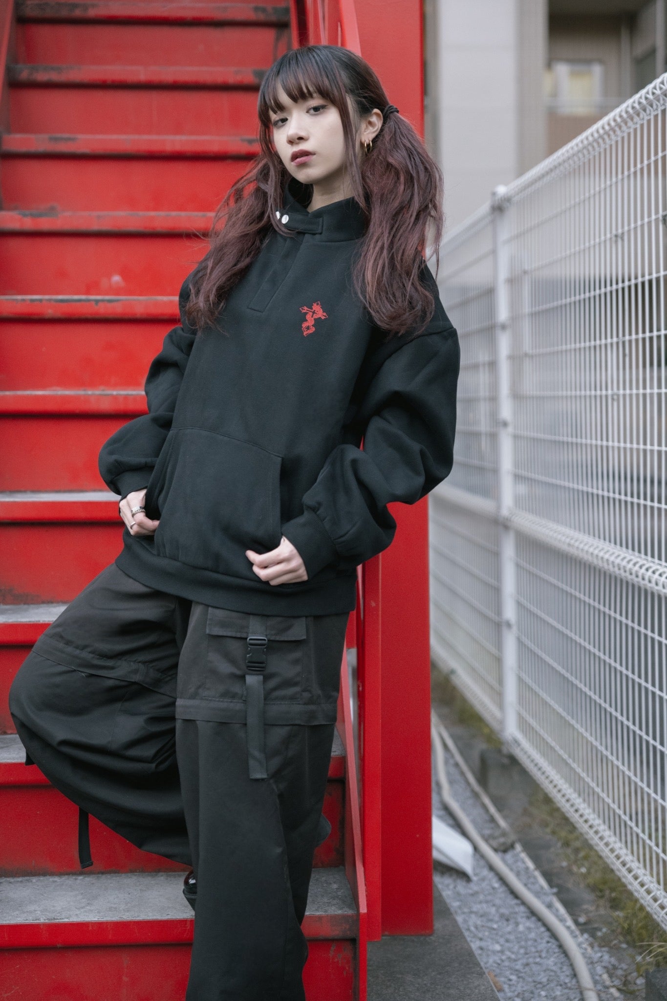 gibous button neck brushed lining sweatshirt black
