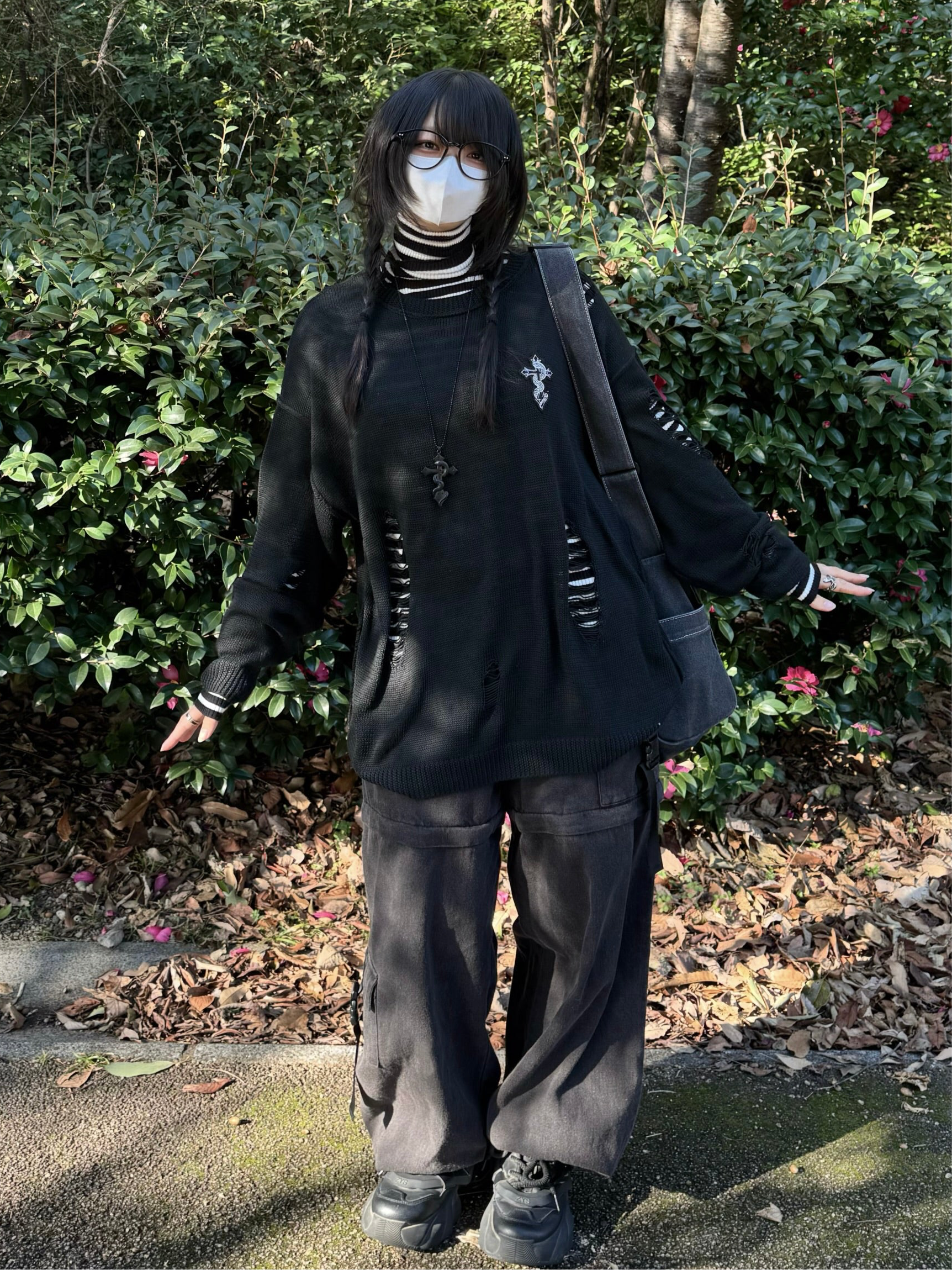 gibous snake cross wappen damage knit black