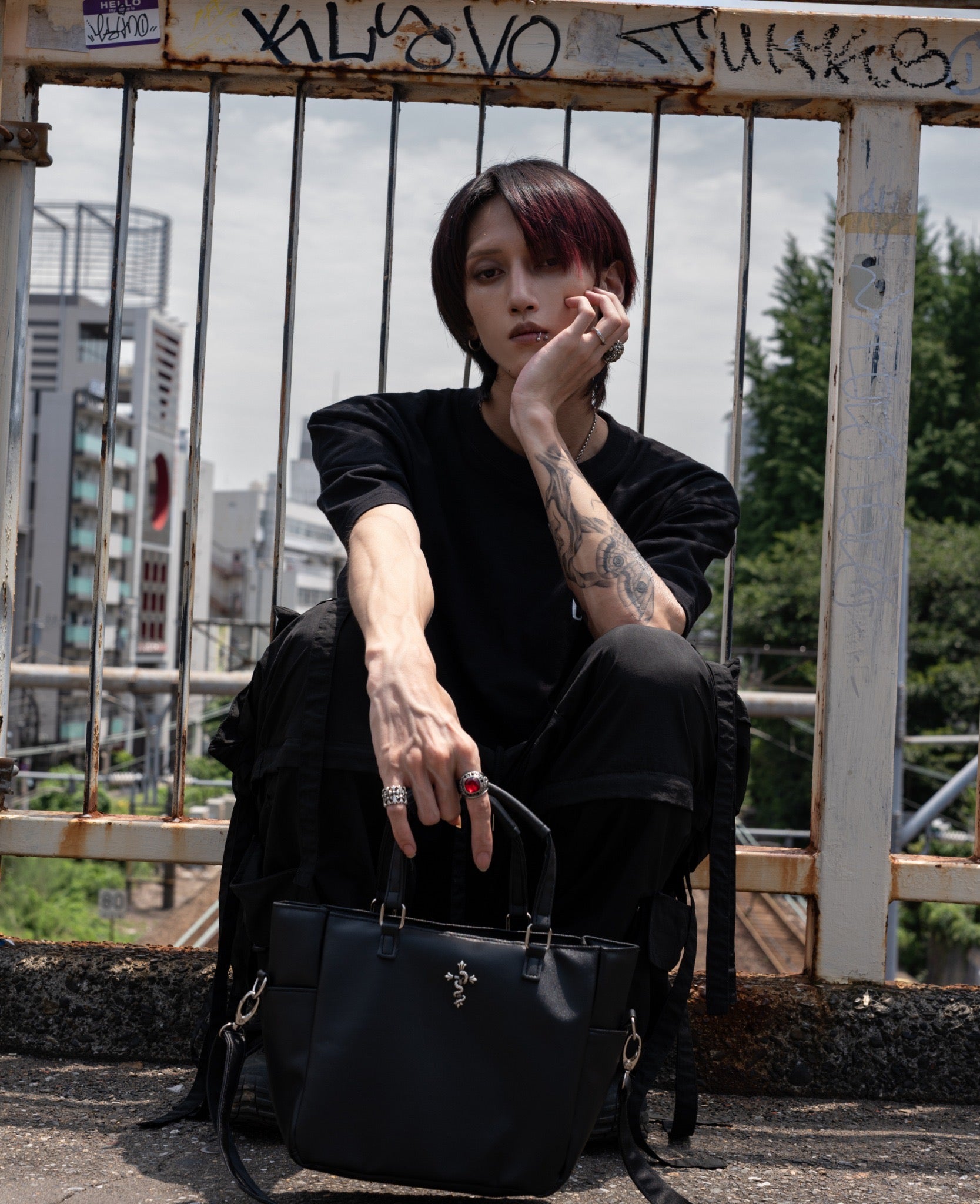 gibous script logo t shirt black