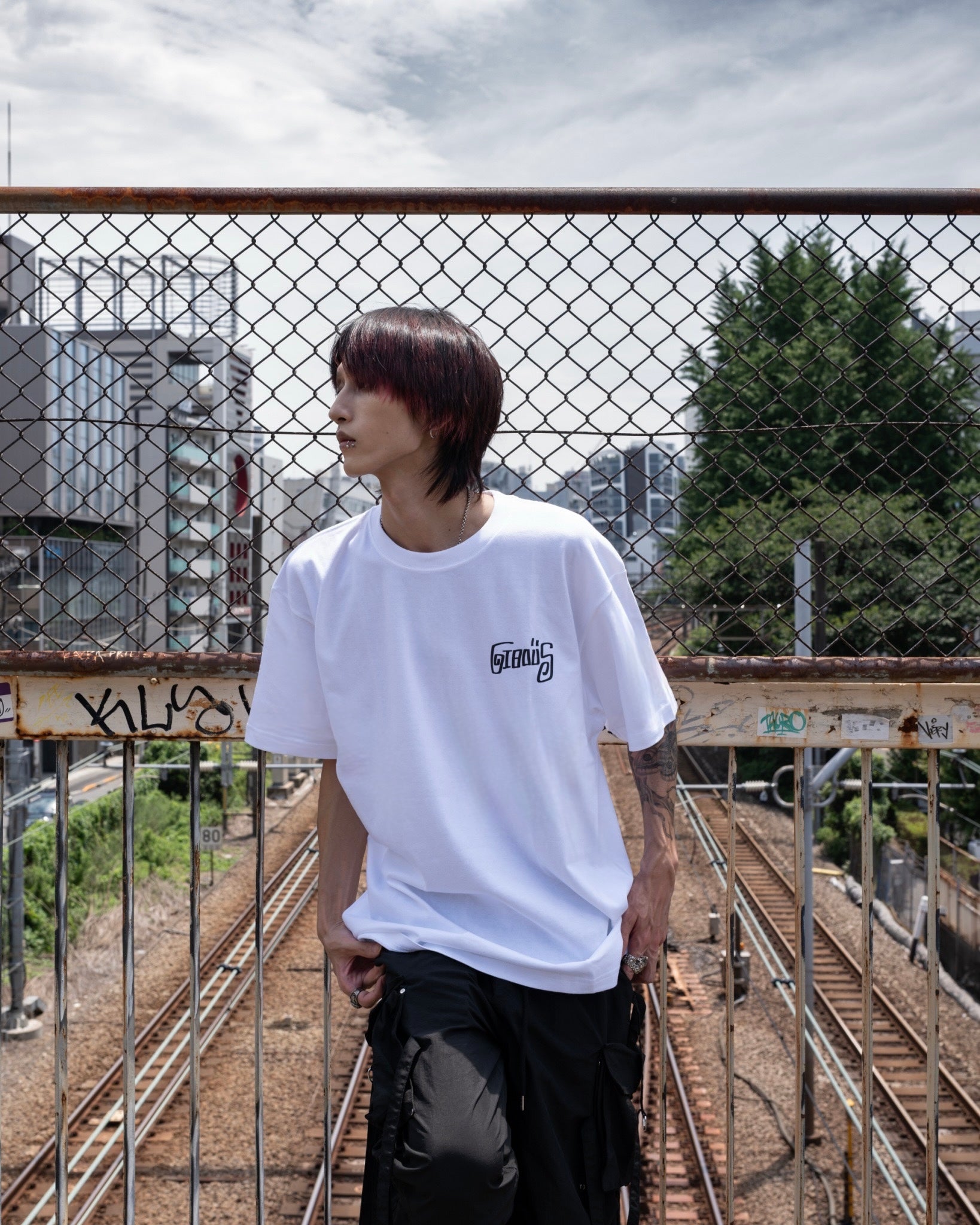 gibous script logo t shirt white