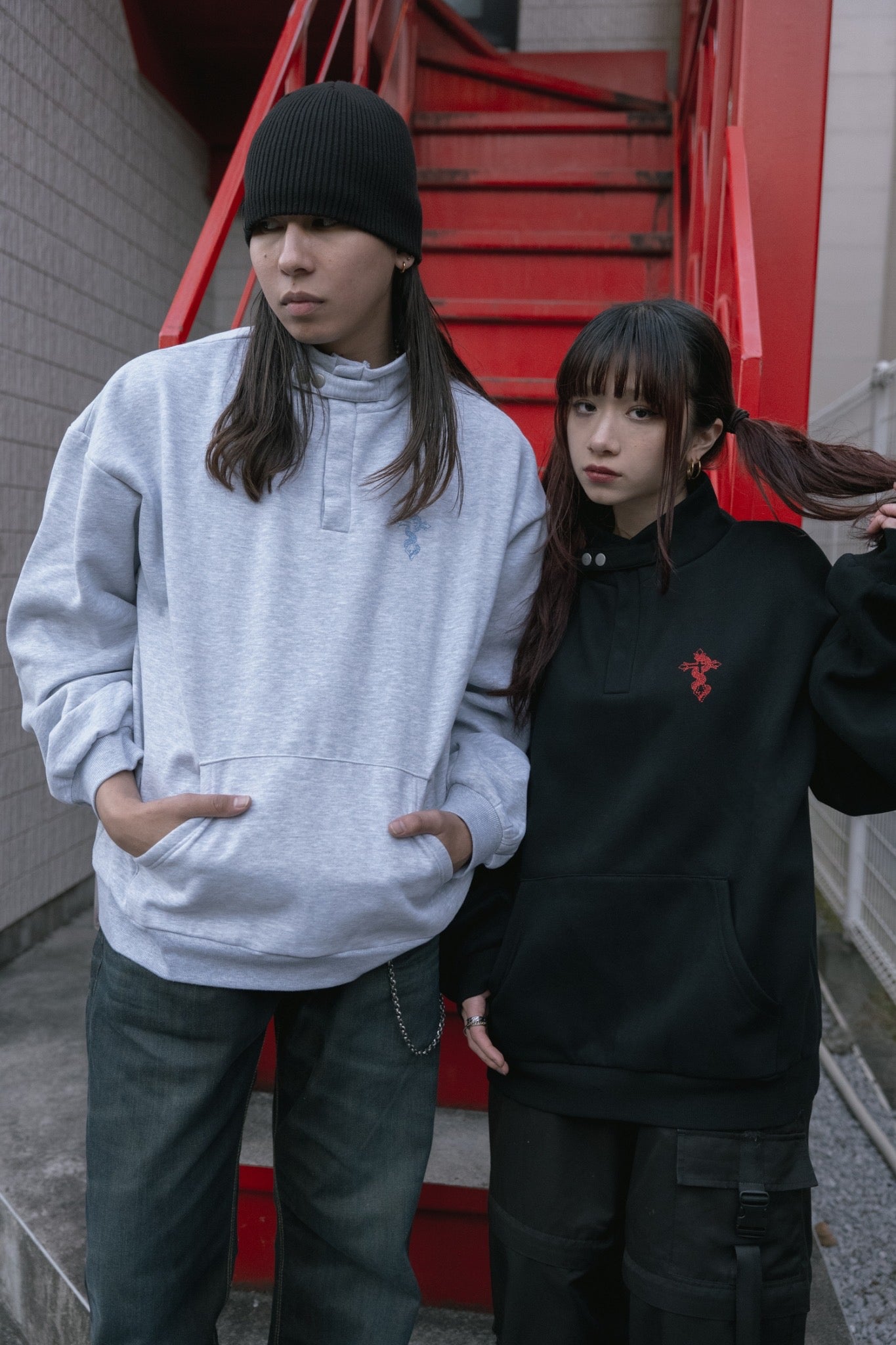 gibous button neck brushed lining sweatshirt black