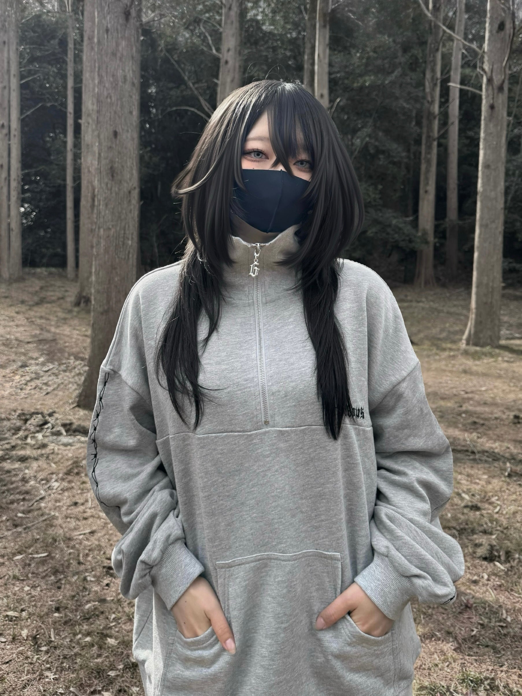 gibous barbed wire halfzip sweat gray