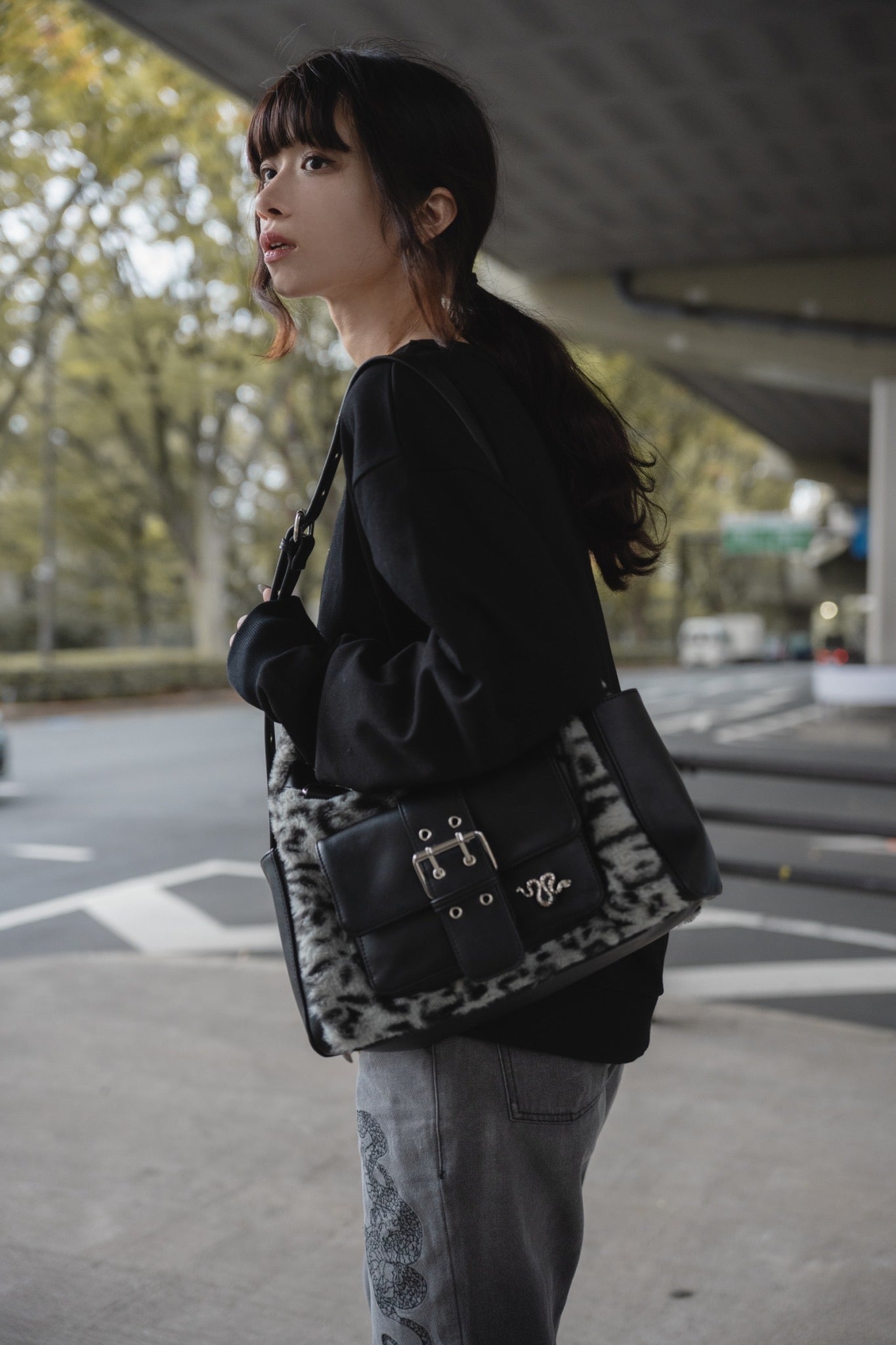 gibous snake bone belt fur leopard shoulder bag