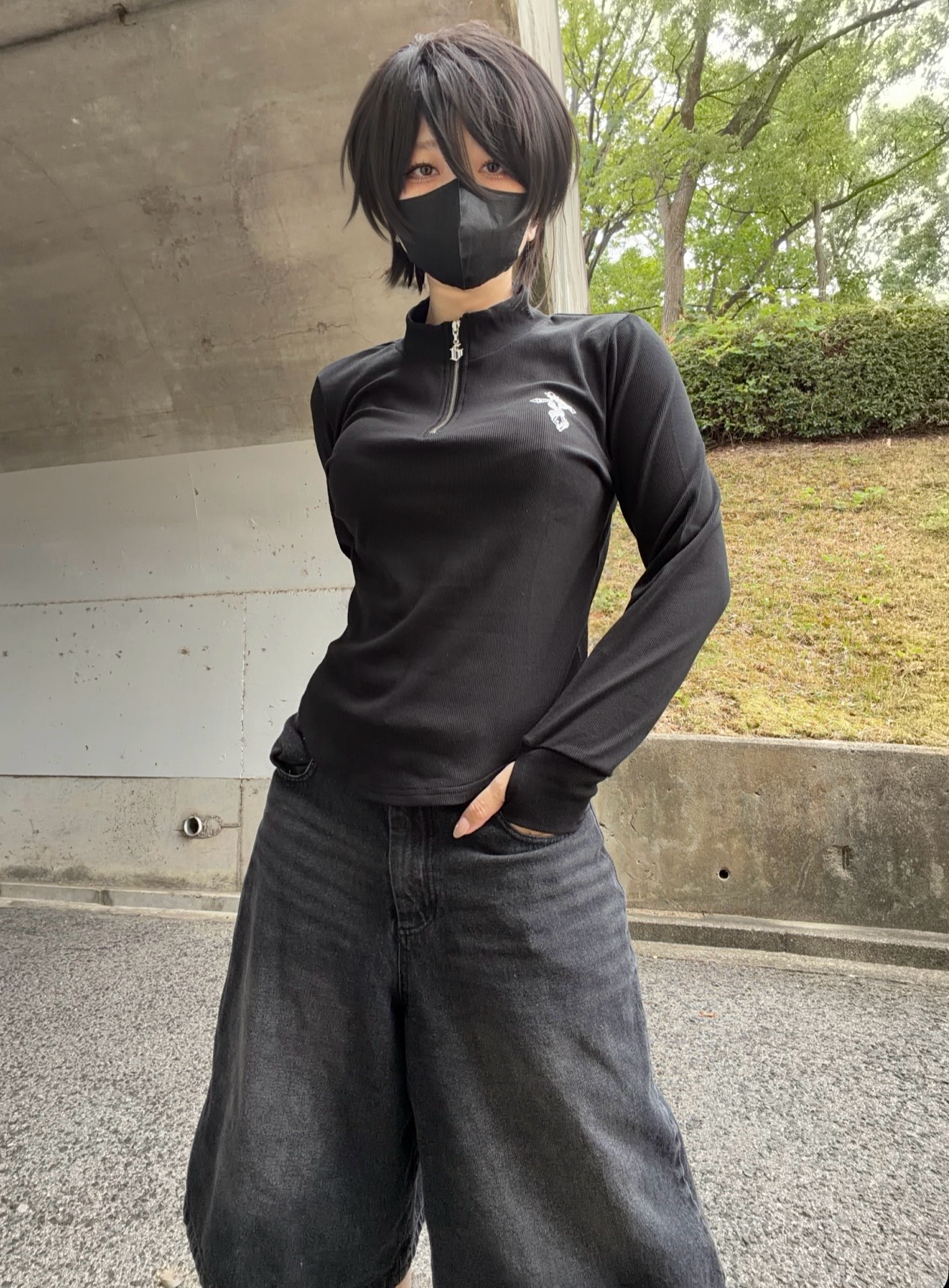 gibous snake cross ribbed chuck neck top black