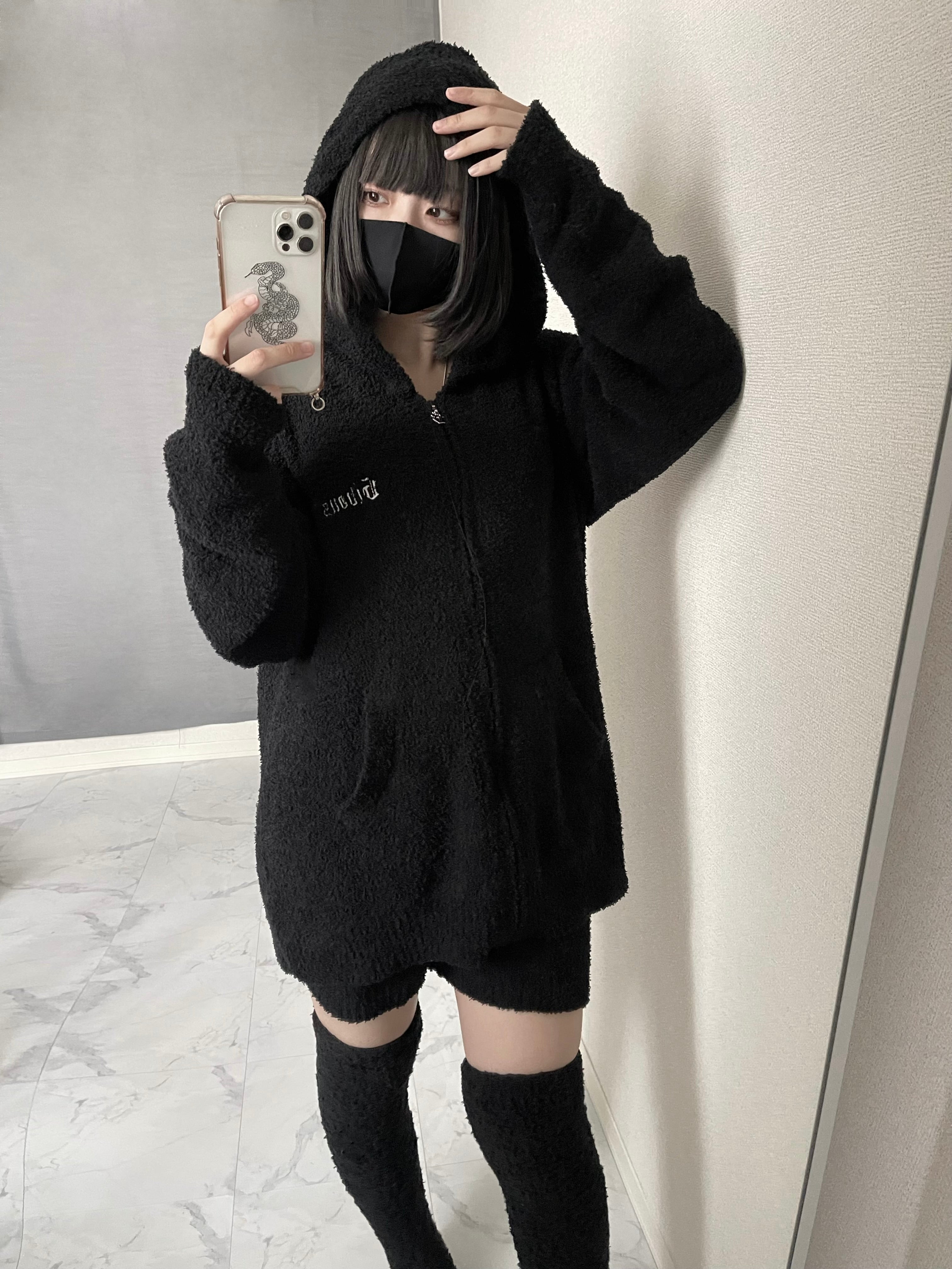 gibous fluffy logo room wear set up