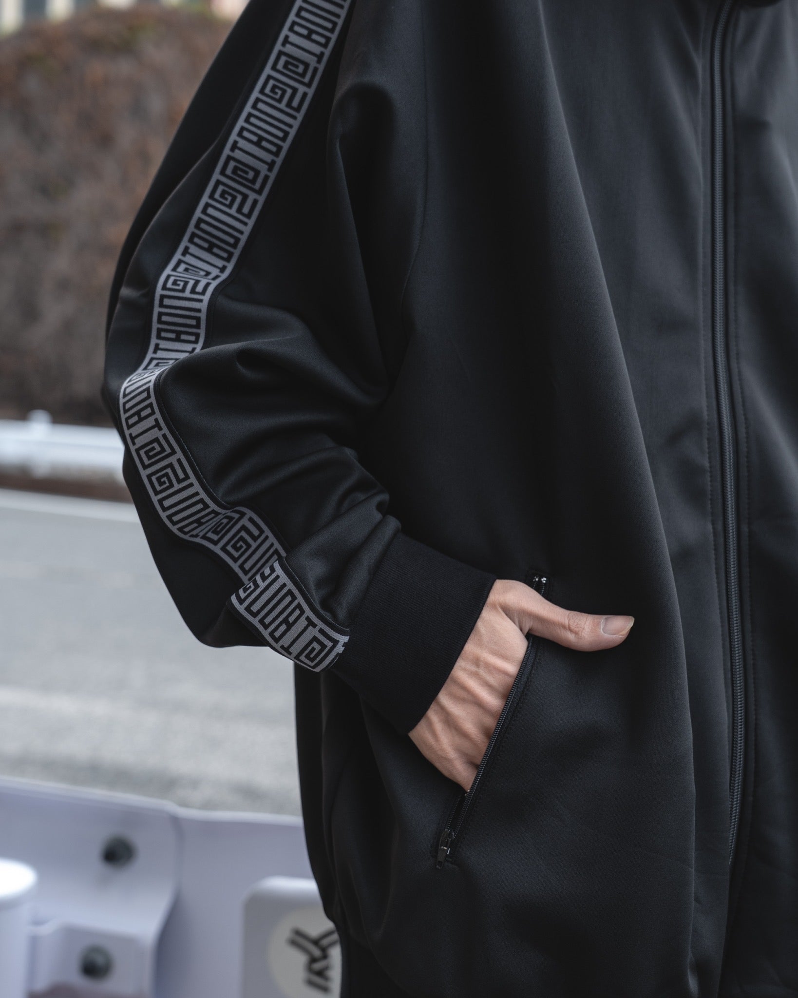 gibous logo jersey scorpion black grey tops