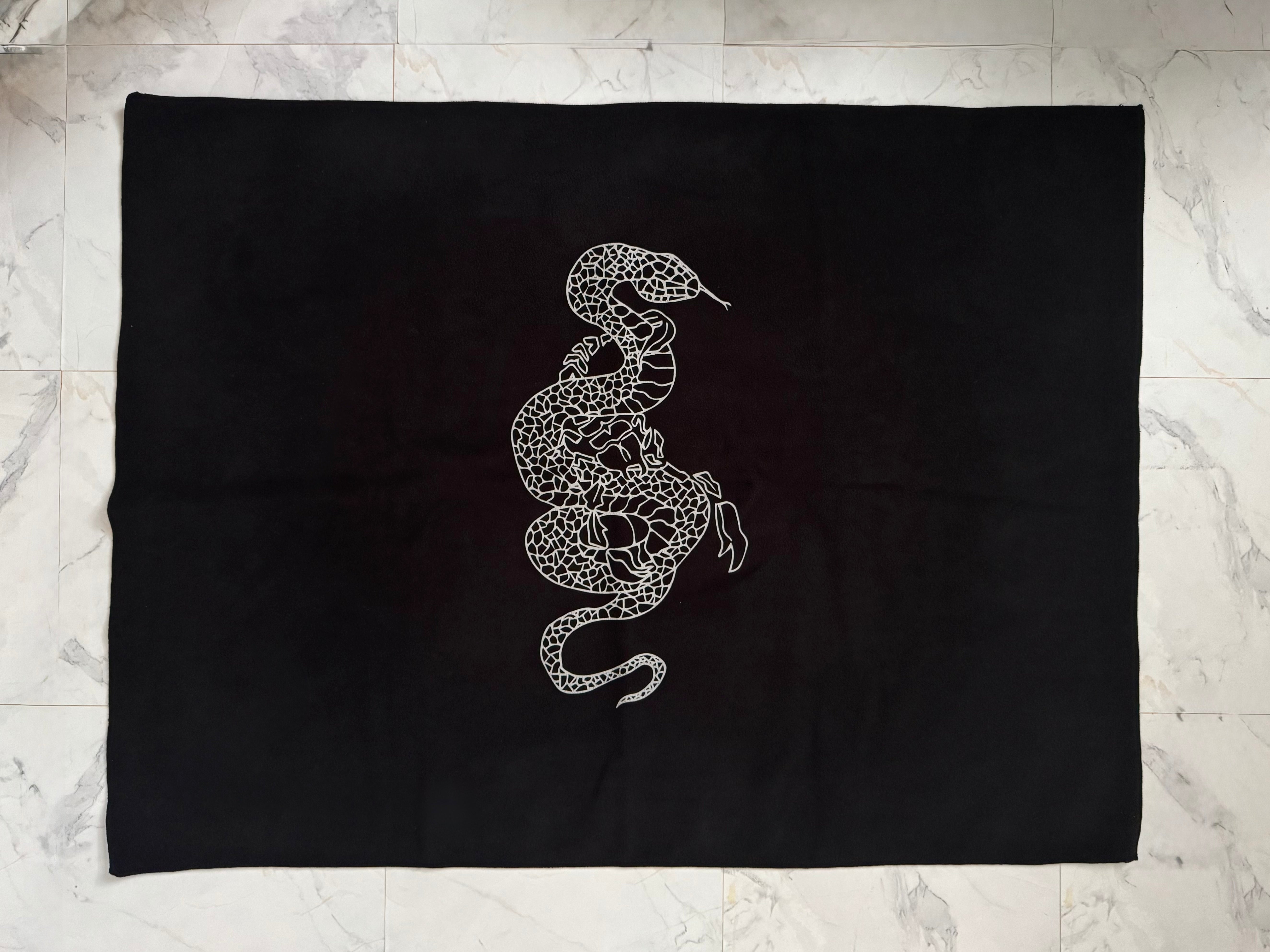gibous snake scorpion blanket