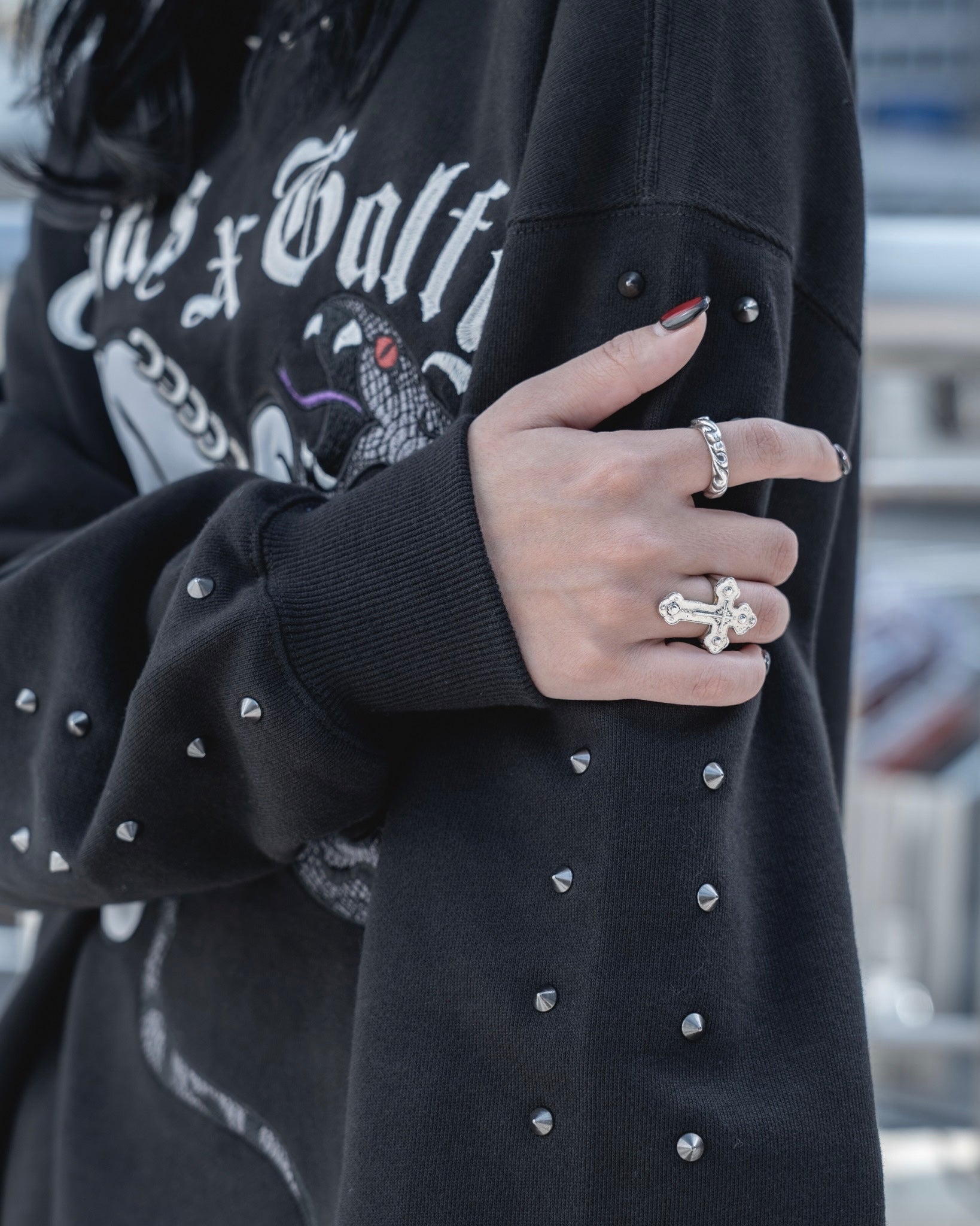 【受注生産】gibous×GALFY snake dog damage studs trainer black