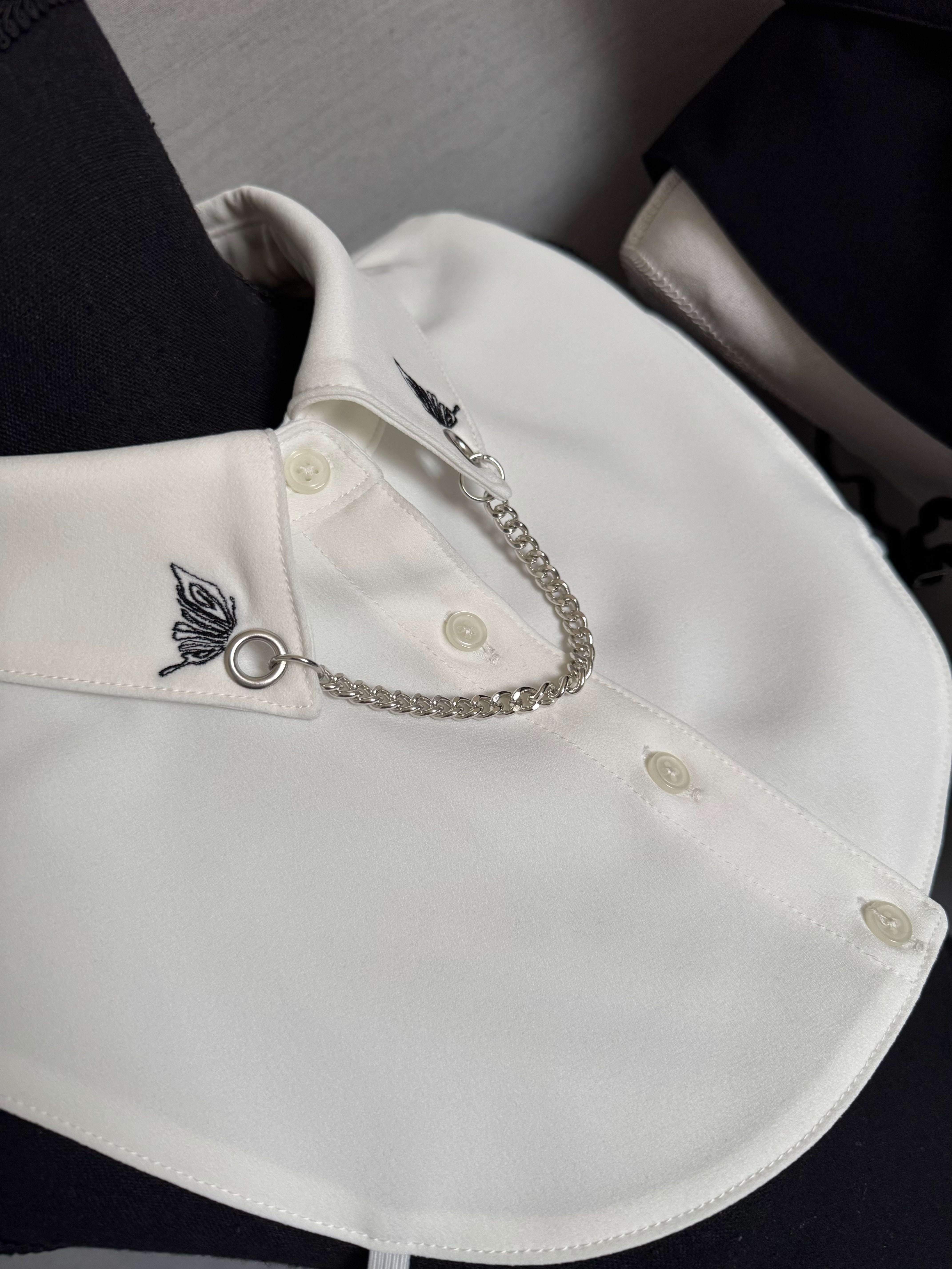 gibous logo butterfly chain false collar white
