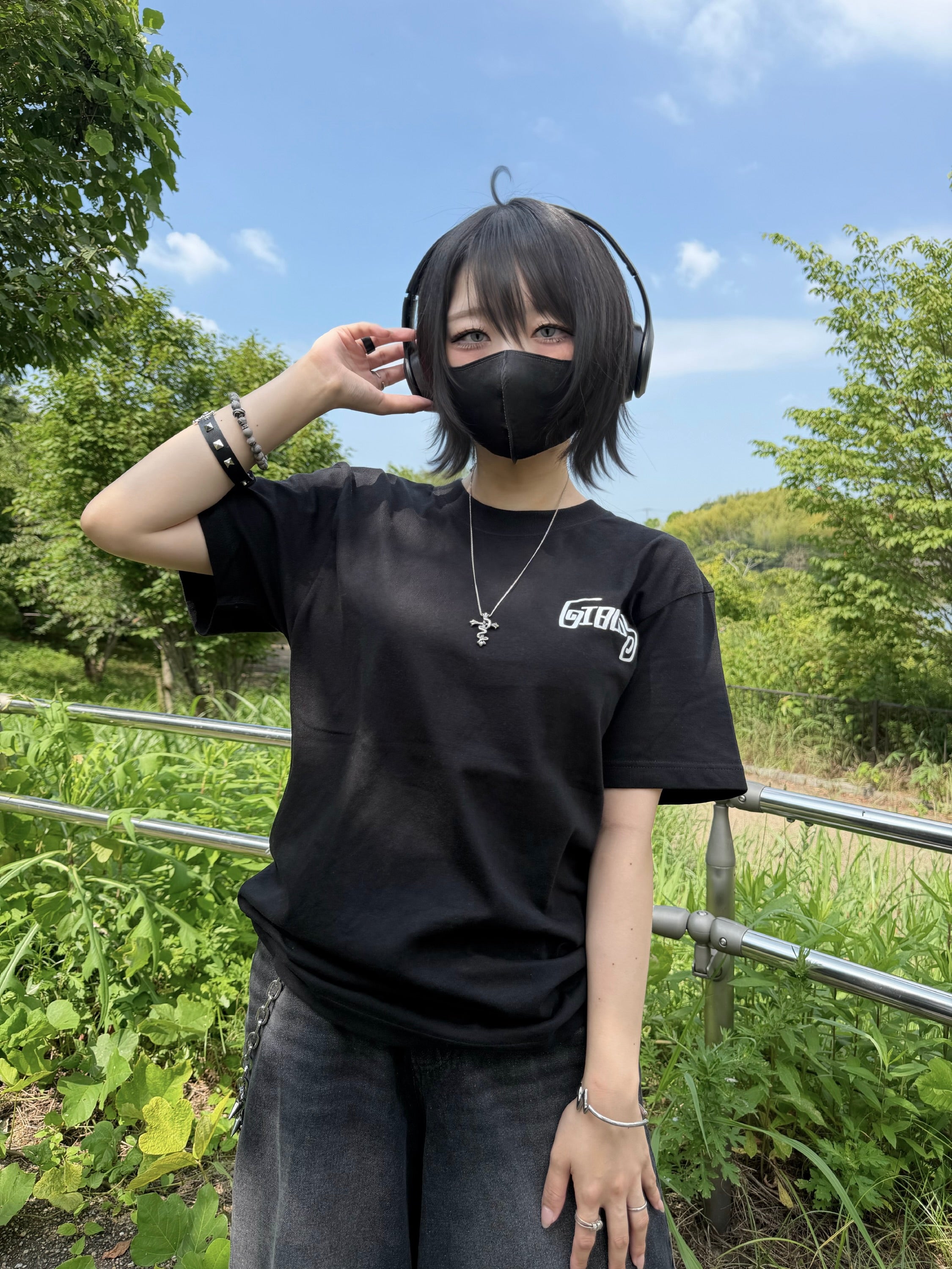 gibous script logo t shirt black