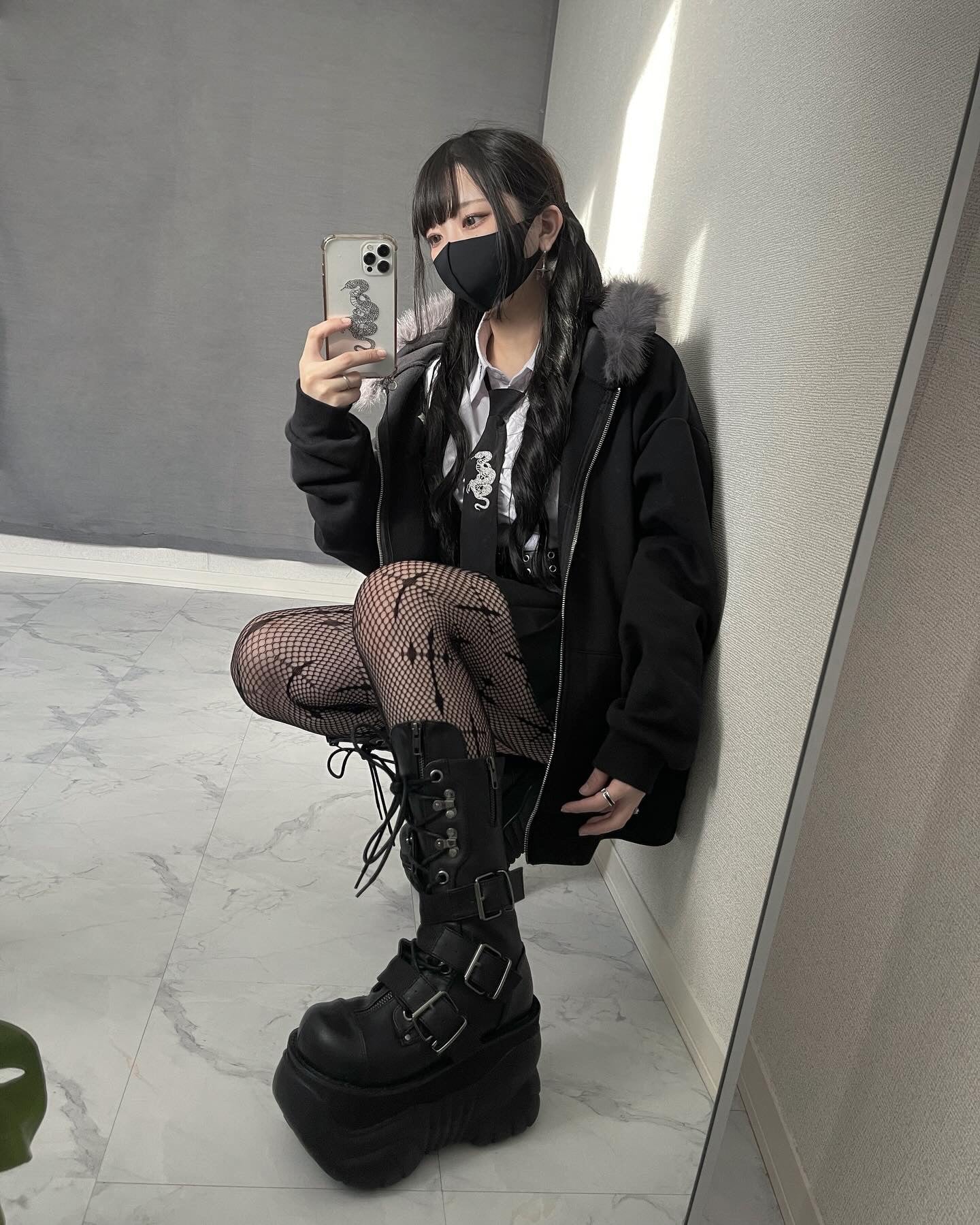 gibous snakecross hood fur parker