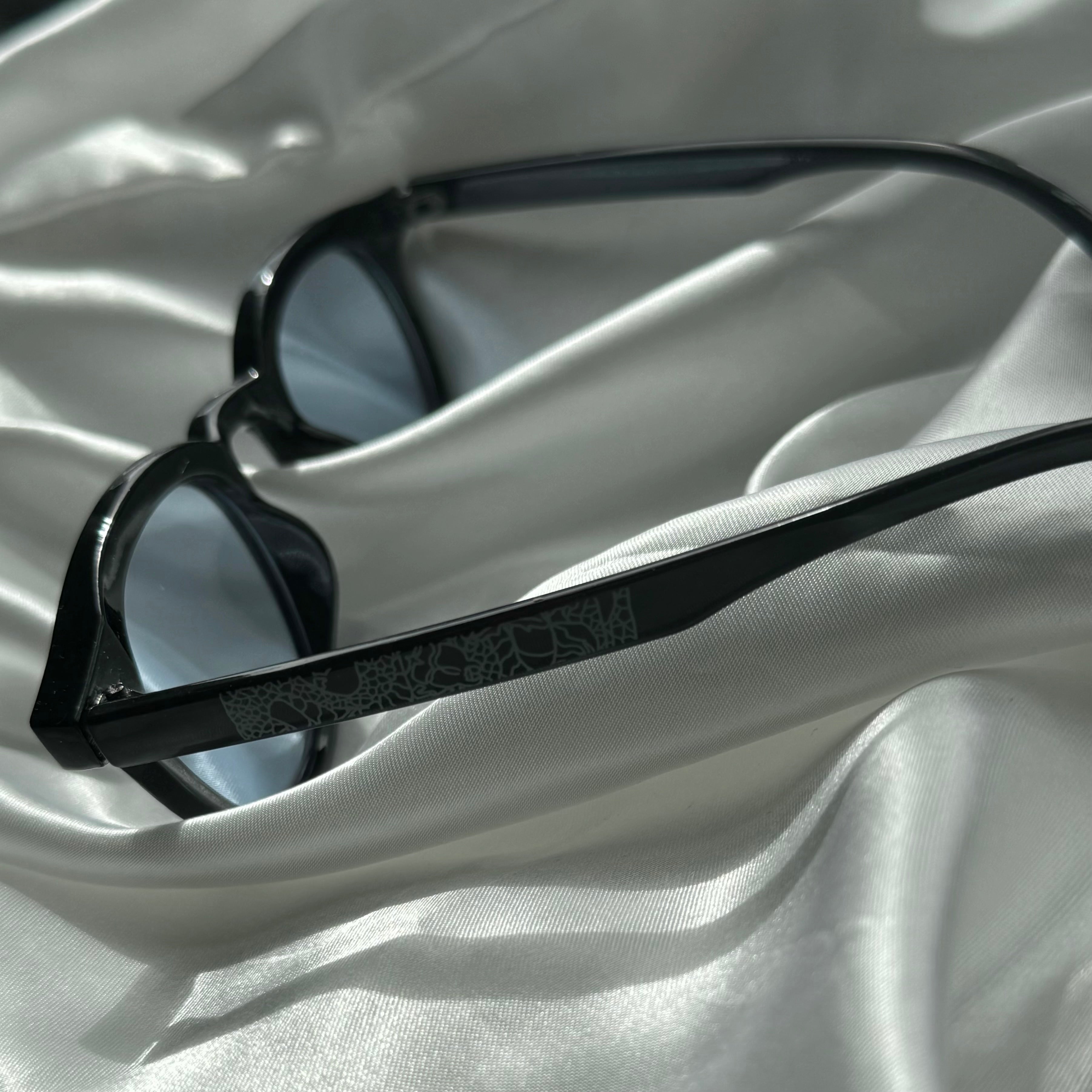 【予約販売】gibous snake scorpion black rimmed sunglasses