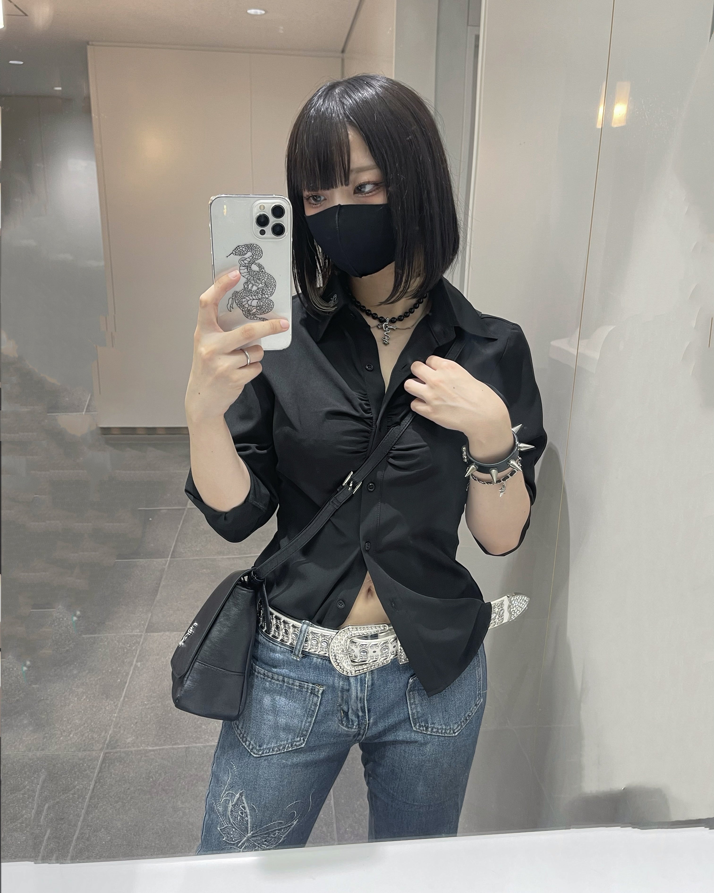 gibous scorpion gather shirt black