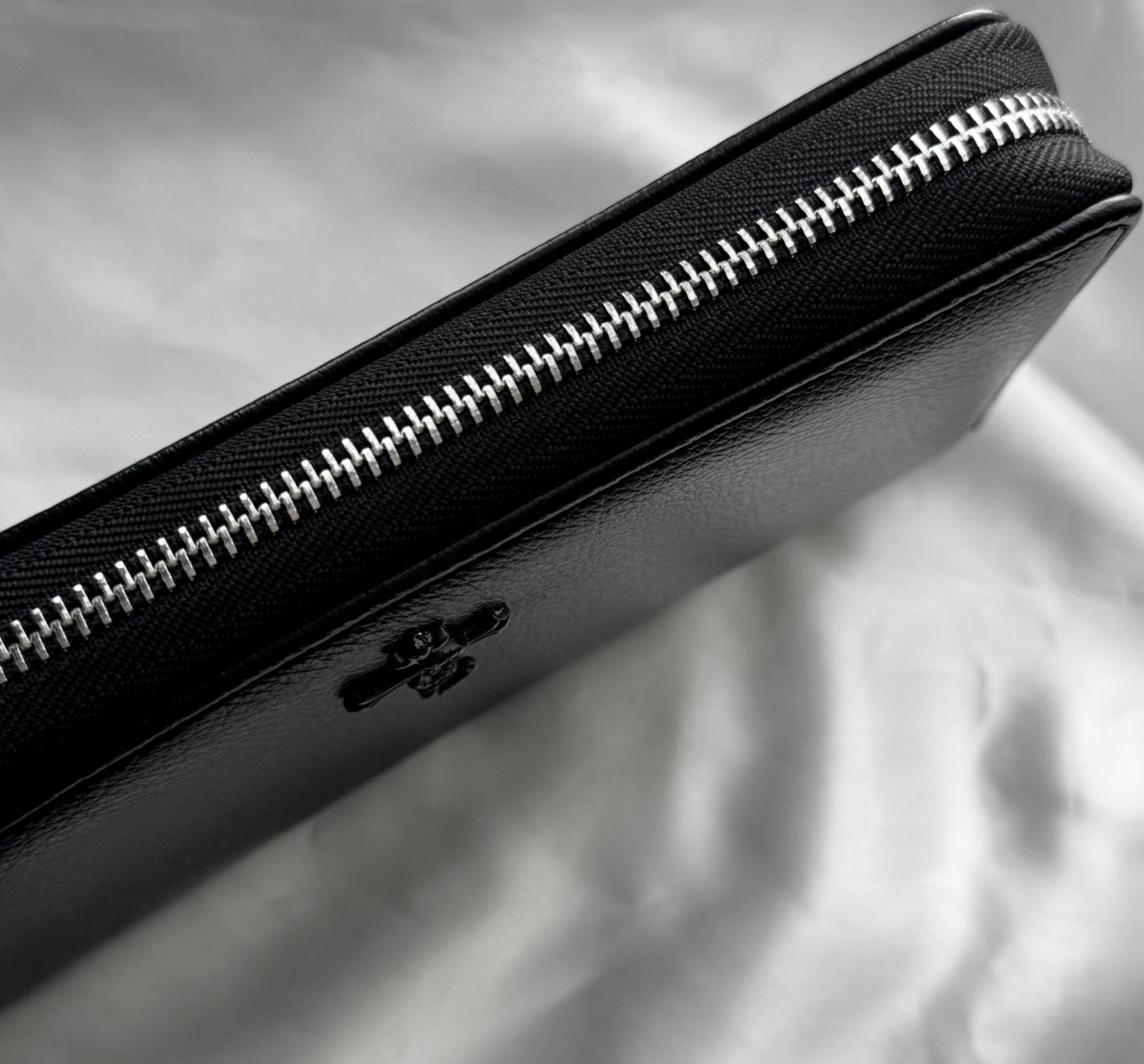 gibous Large black cross wallet
