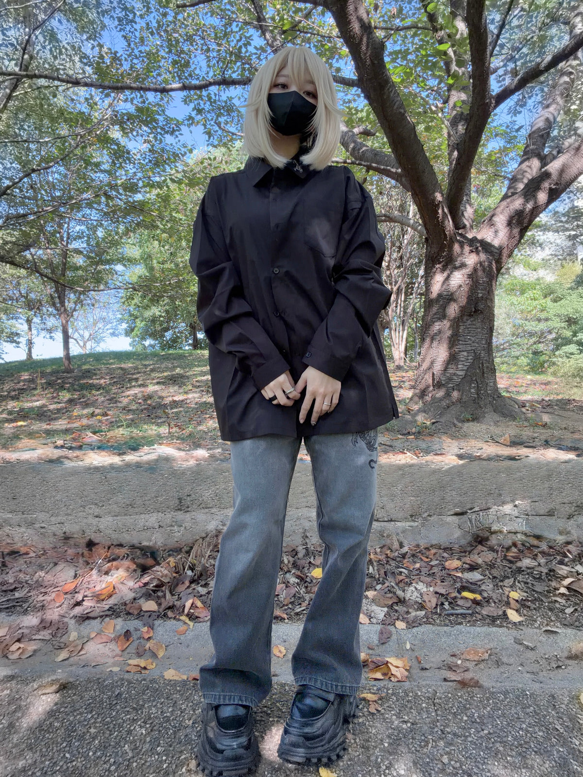 gibous scorpion sleeve shirt black
