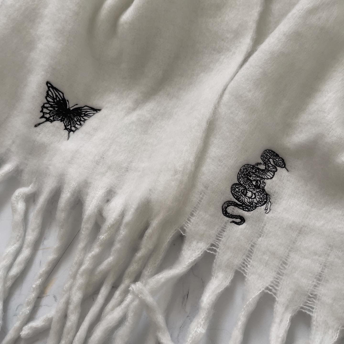 【再販】gibous fluffy scarf snow white