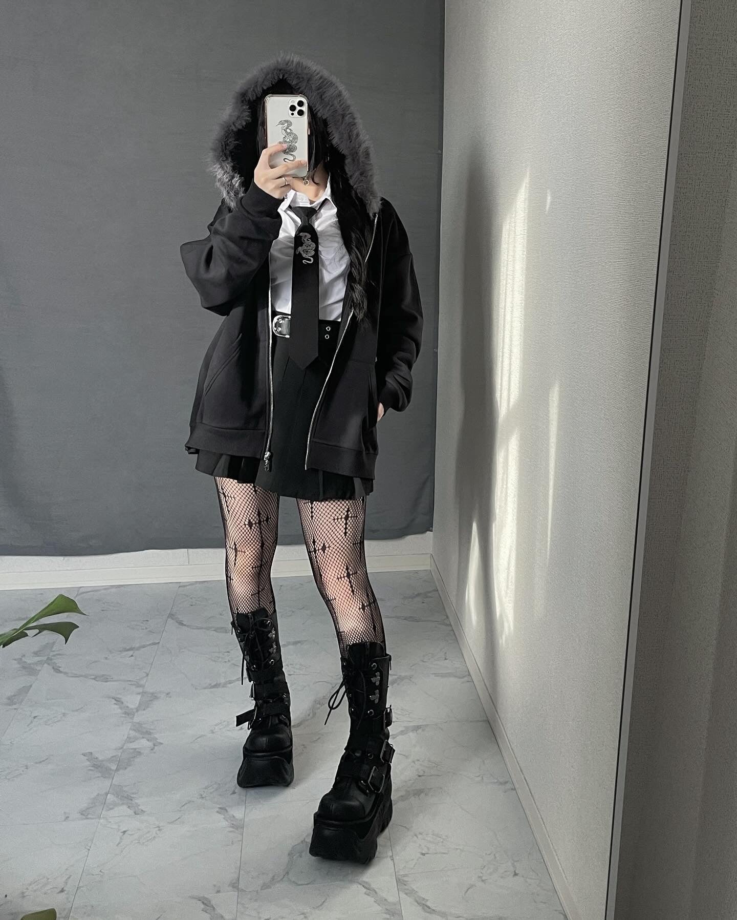 gibous scorpion pleated skirt