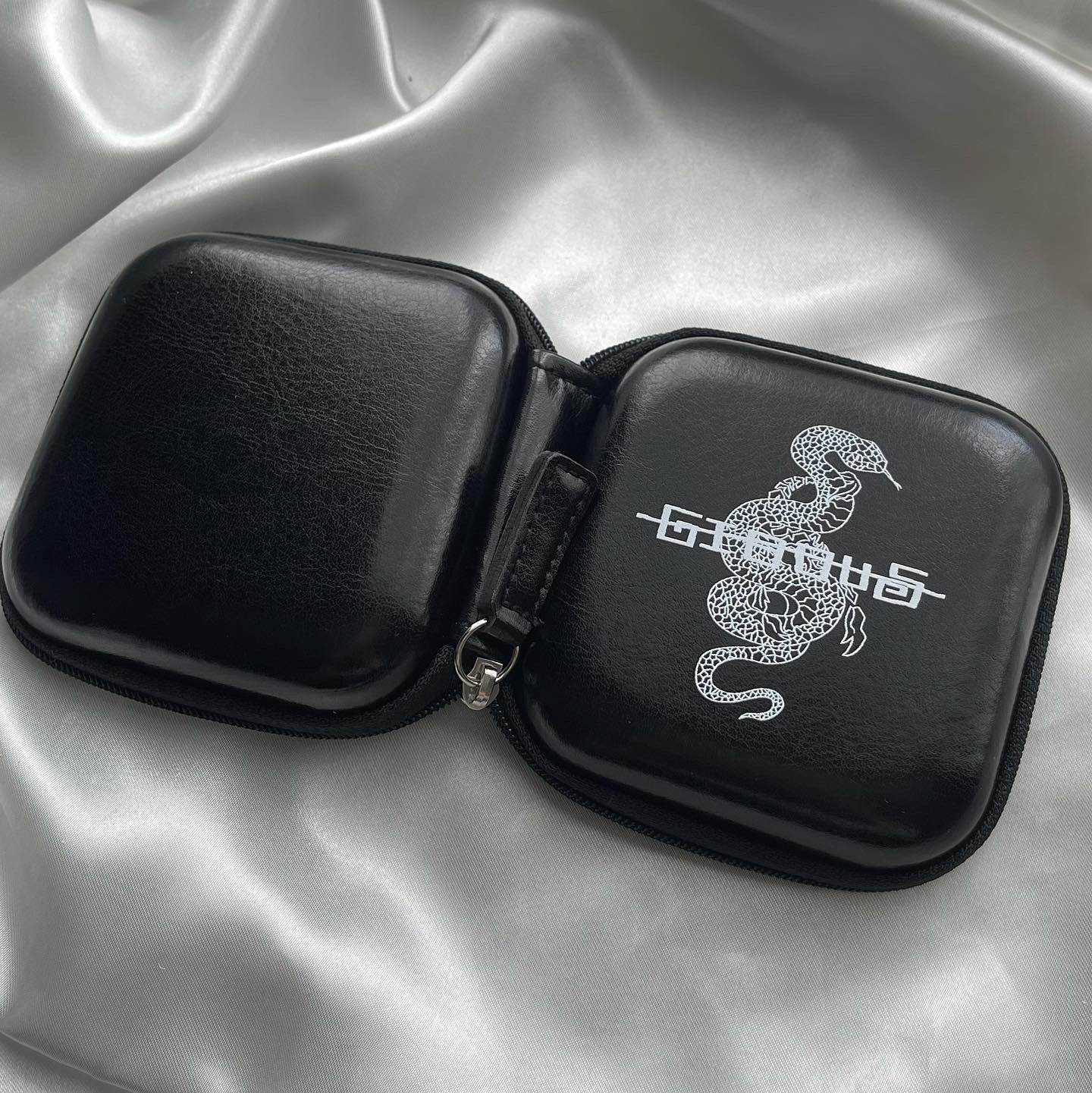 gibous snake scorpion logo multi case black