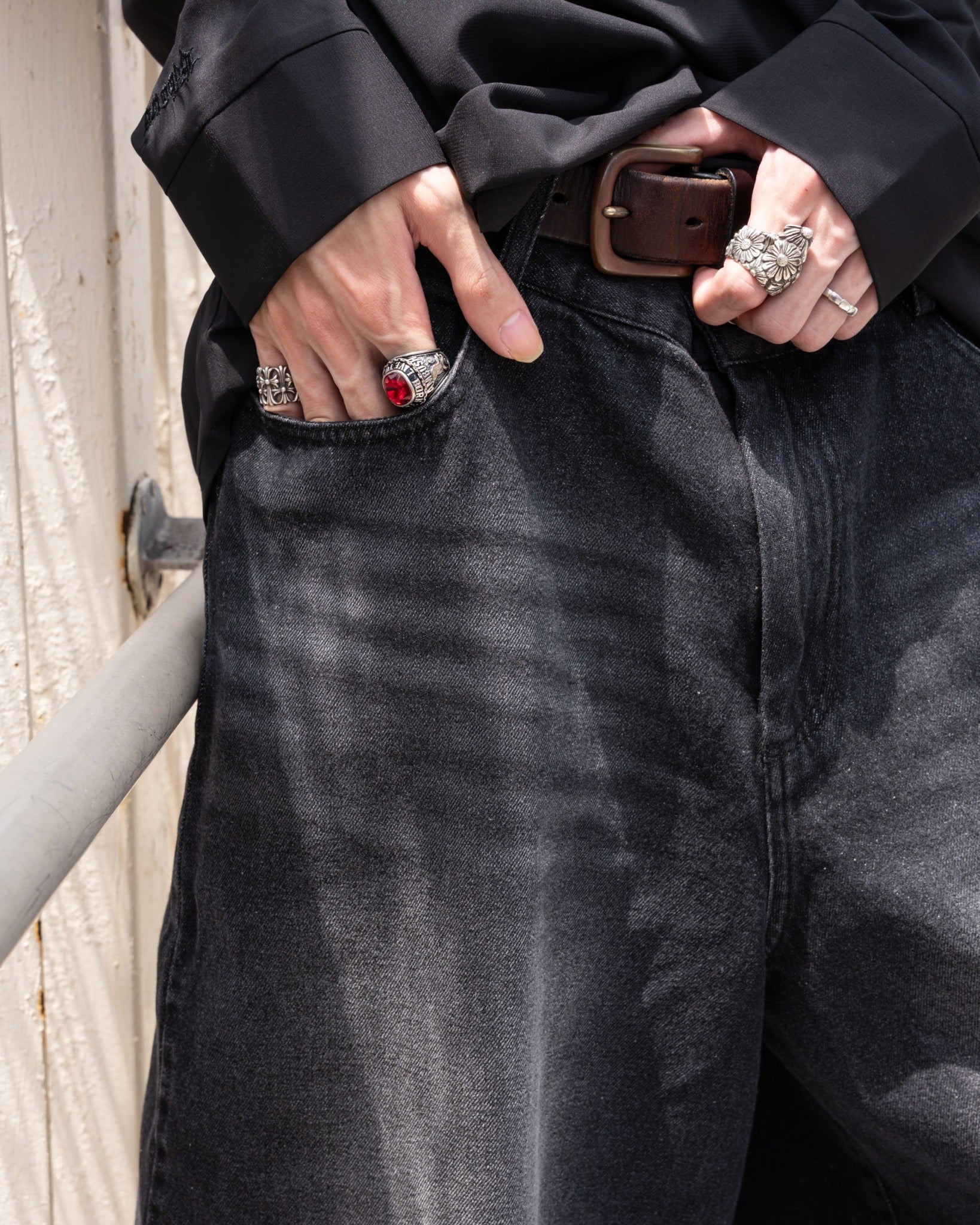 gibous snake scorpion half denim pants