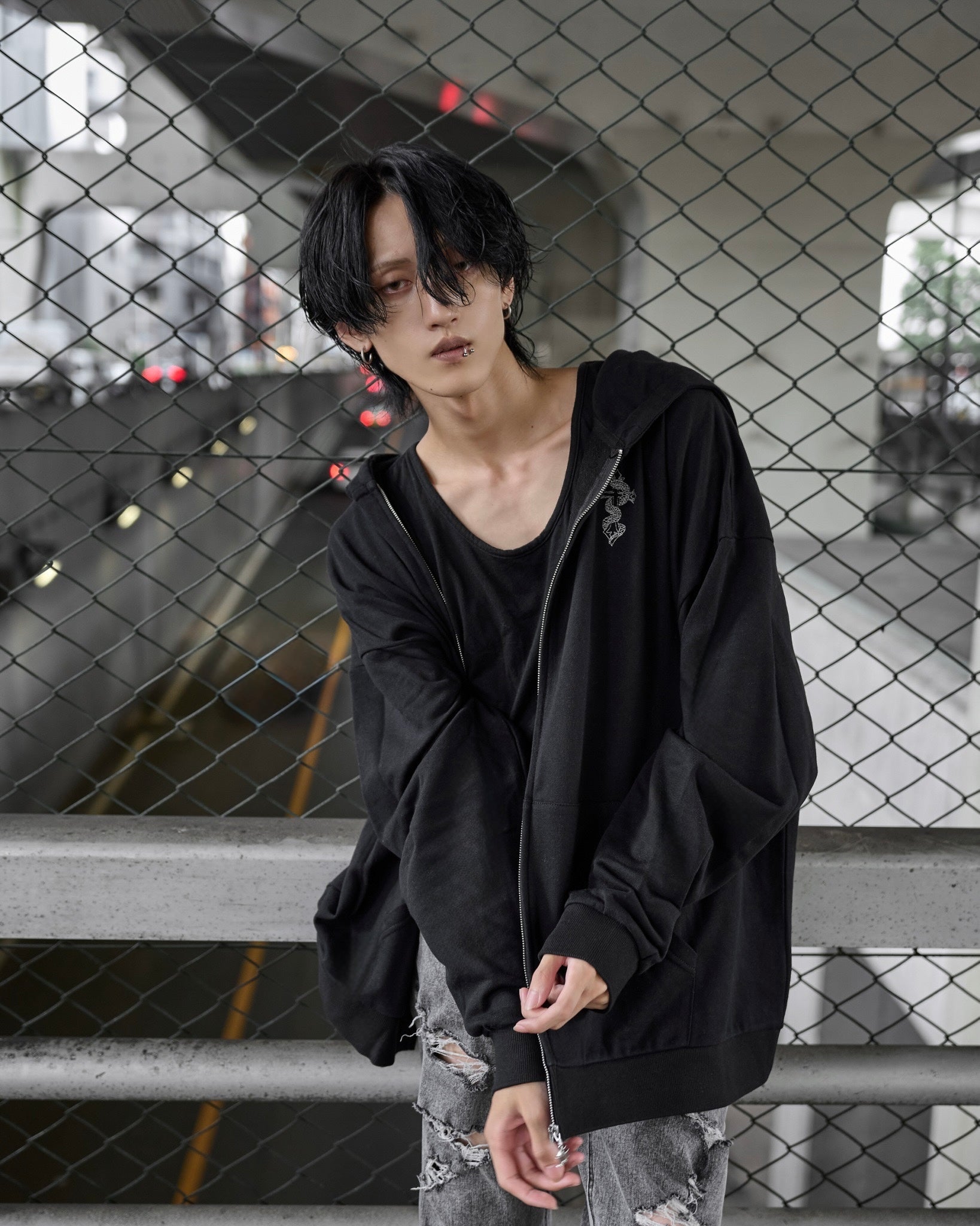 【再販】gibous logo snake cross parker black