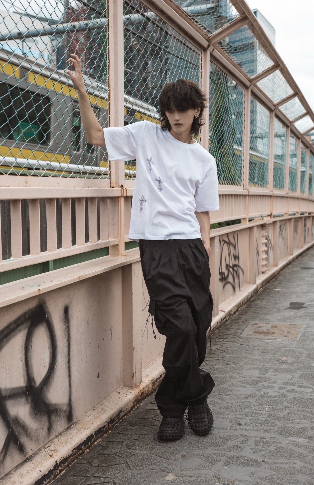 gibous random snake cross t shirt white