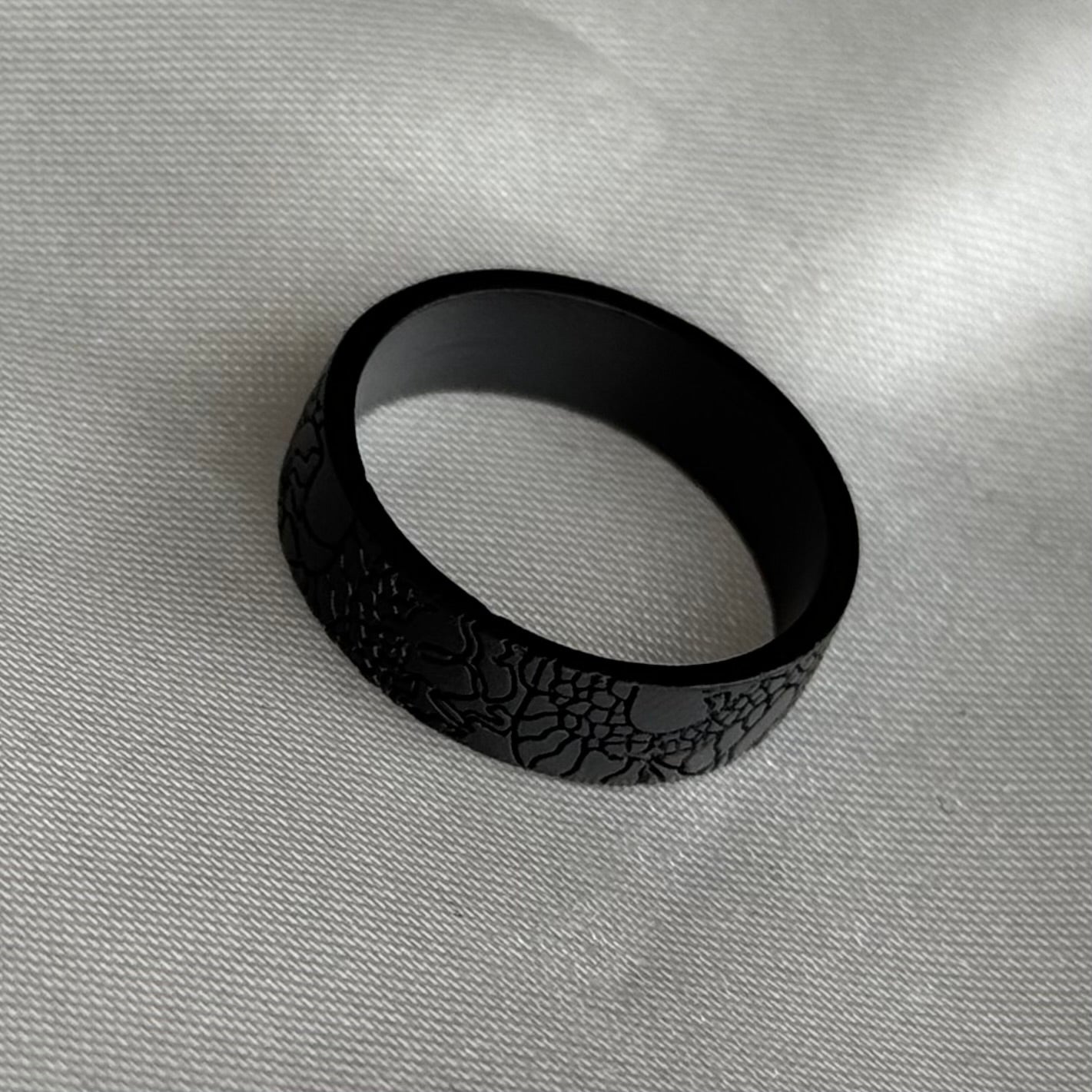 【再販】gibous snake cross ring black