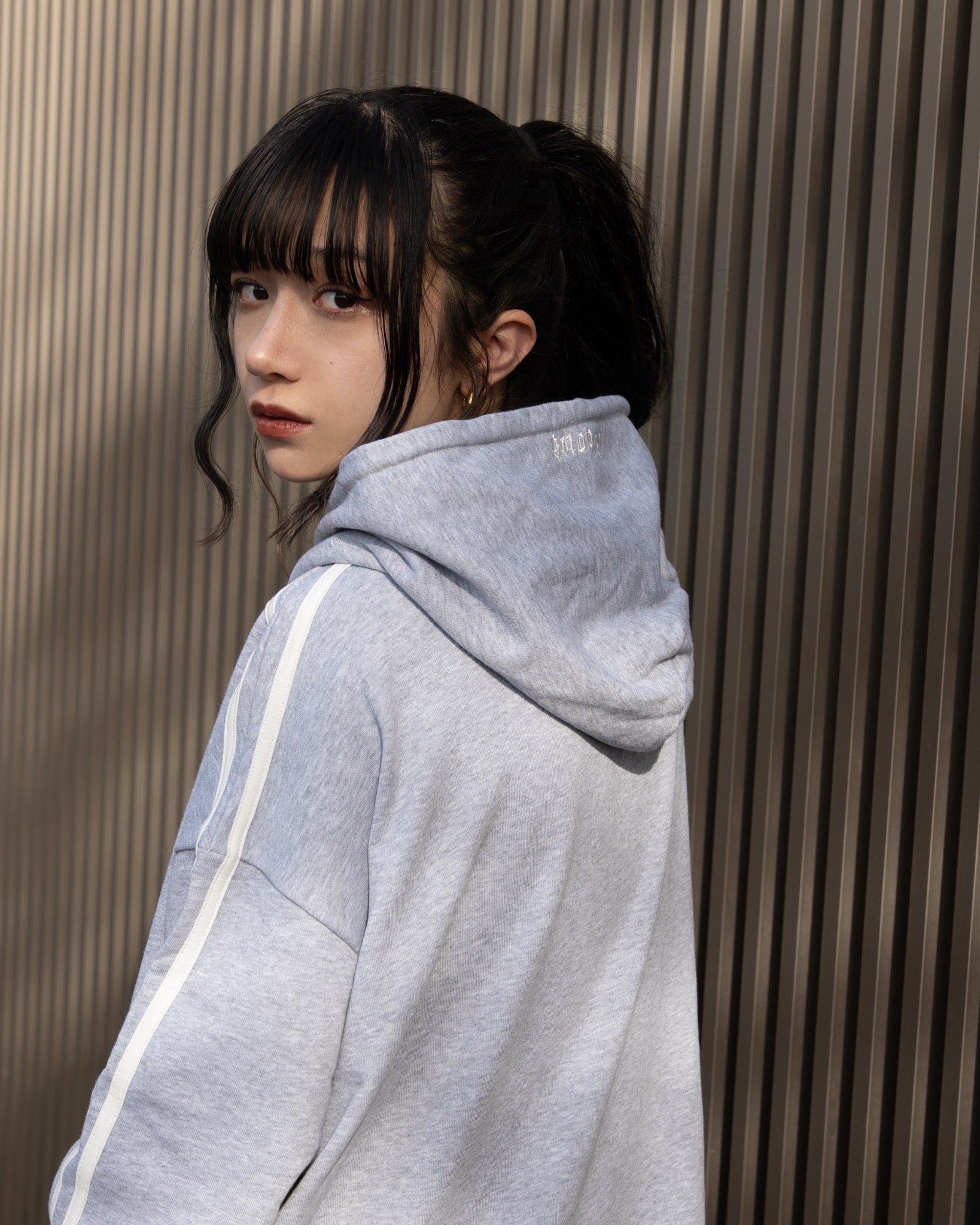 gibous velour numbering dark vneck sweatshirt gray