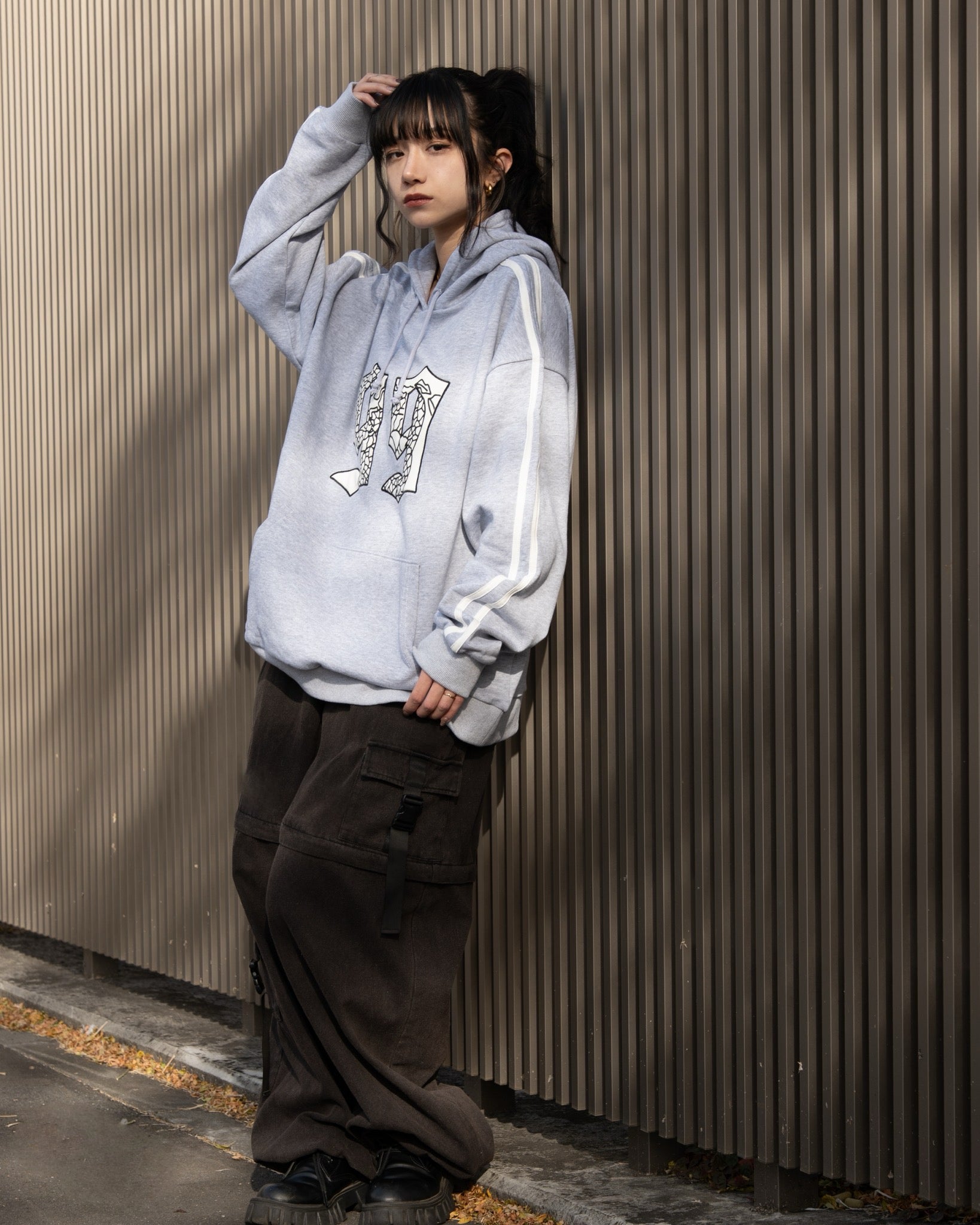 gibous velour numbering dark vneck sweatshirt gray