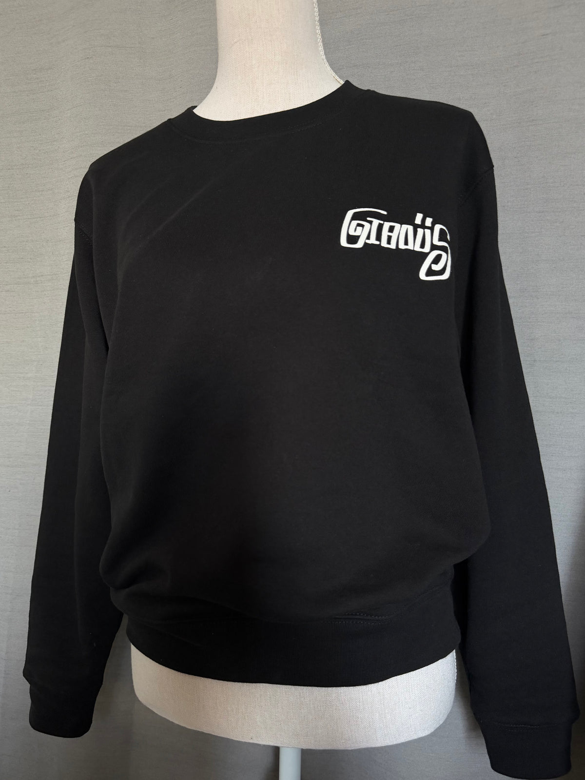 gibous script logo sweat black