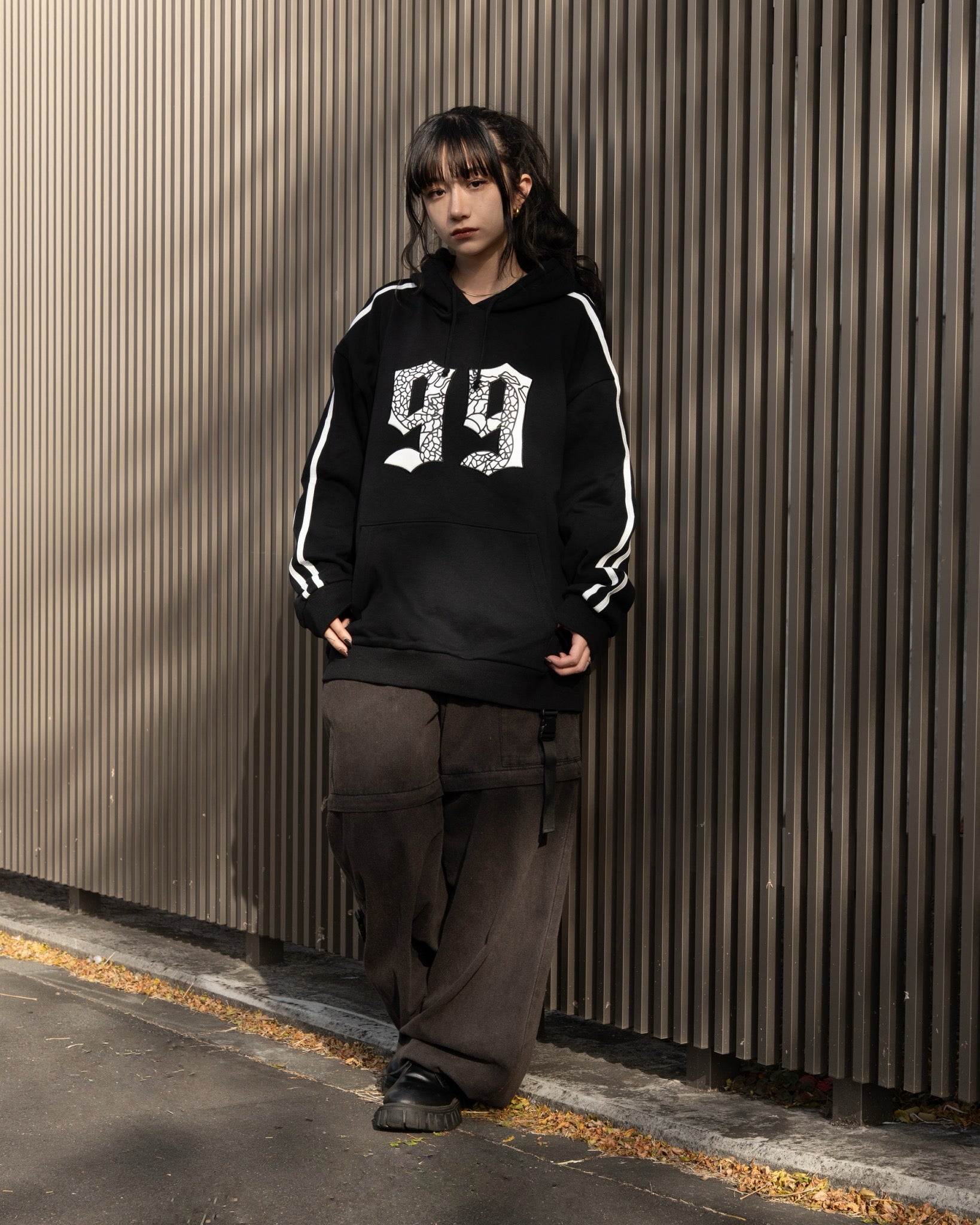 gibous velour numbering dark vneck sweatshirt black