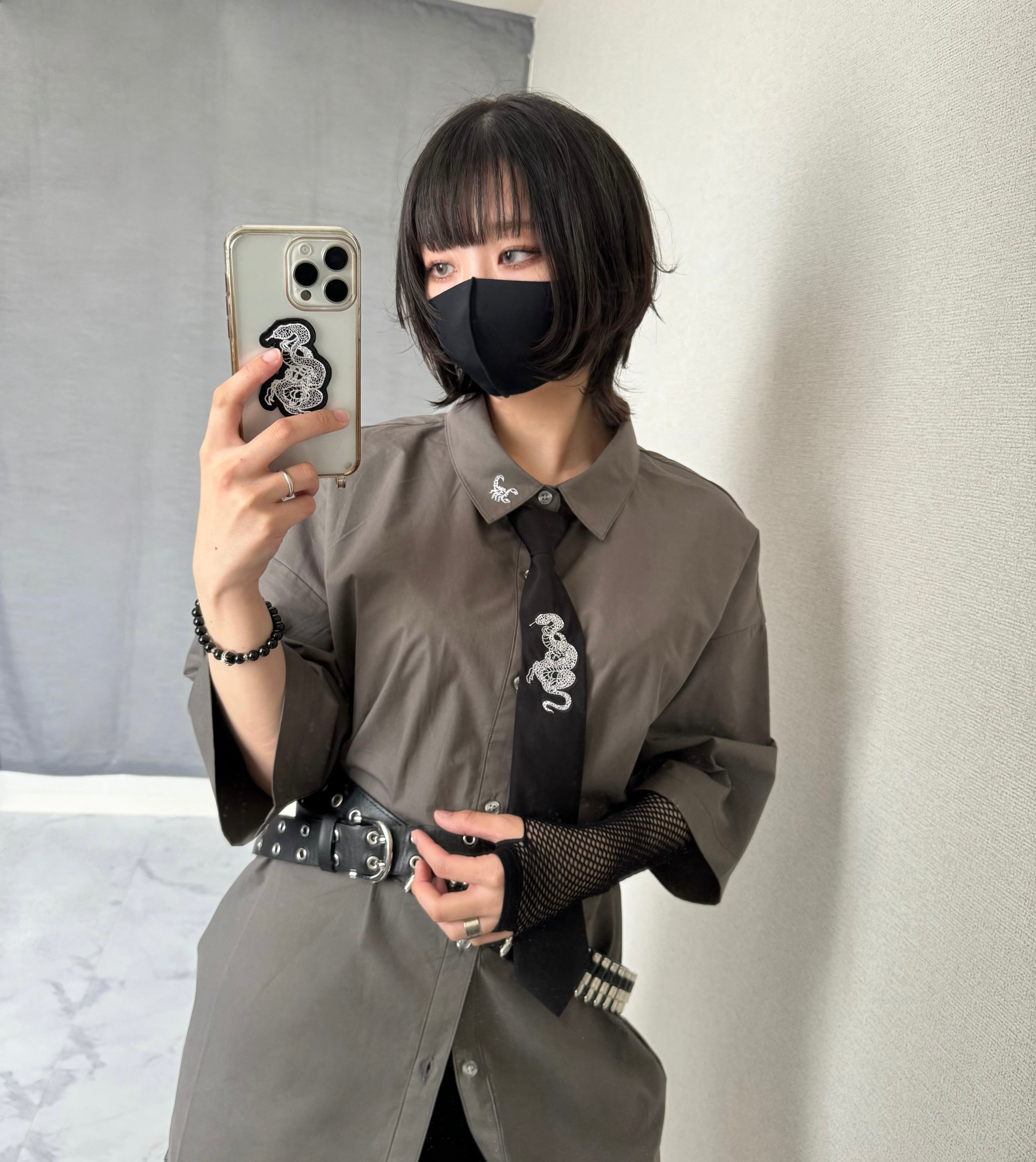 gibous scorpion short sleeve shirt dark gray