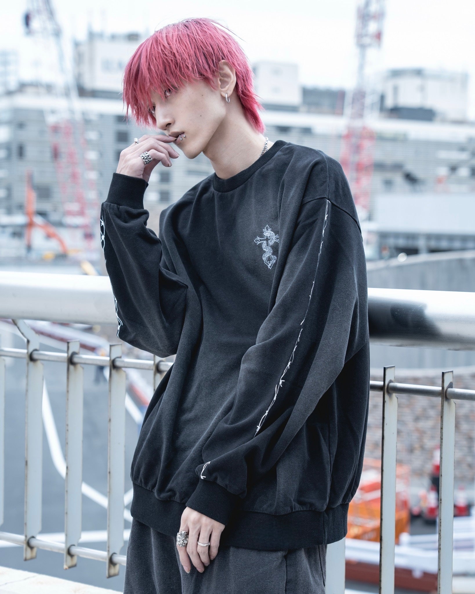 【再販】gibous wash damage snake cross trainer