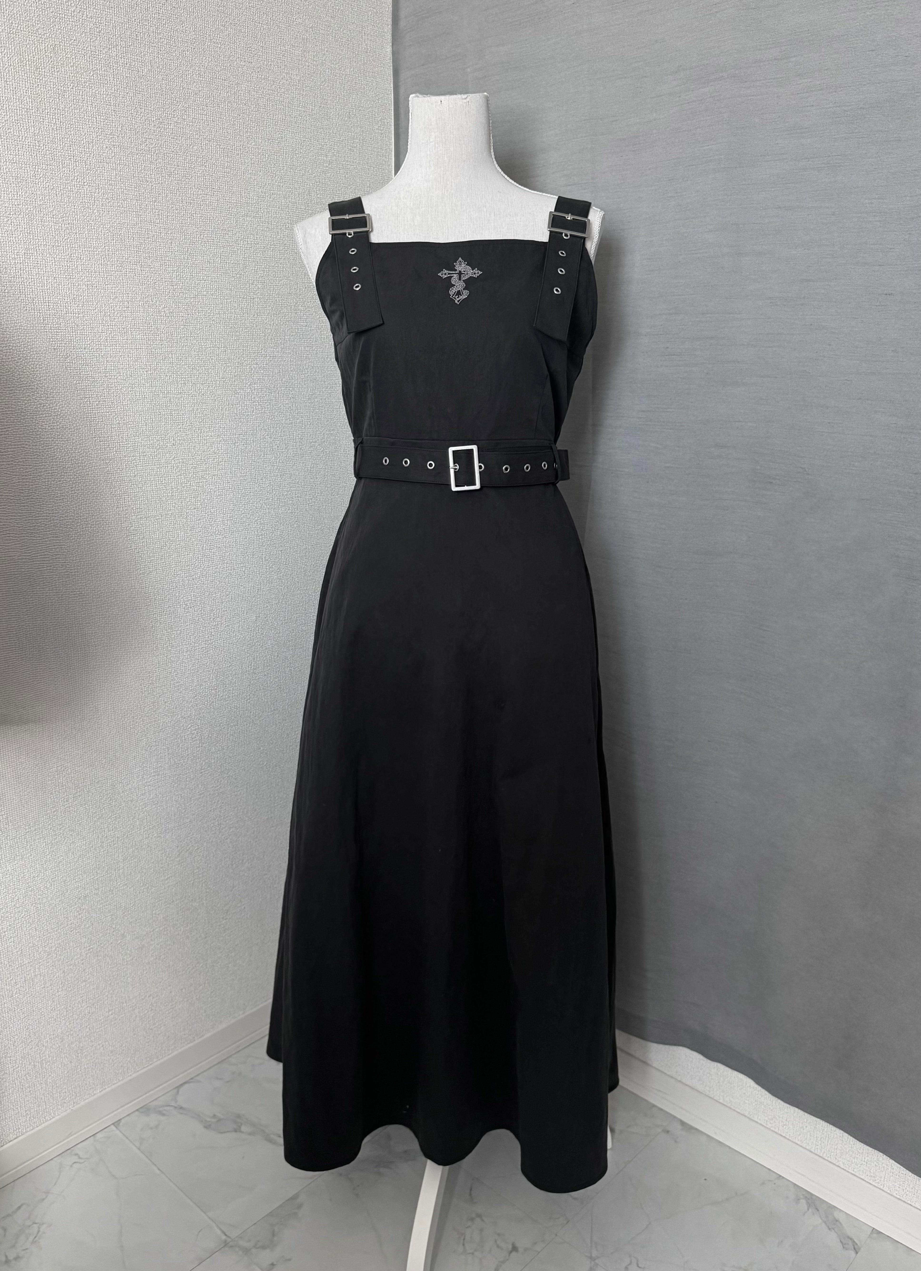 gibous snake cross jumper long skirt