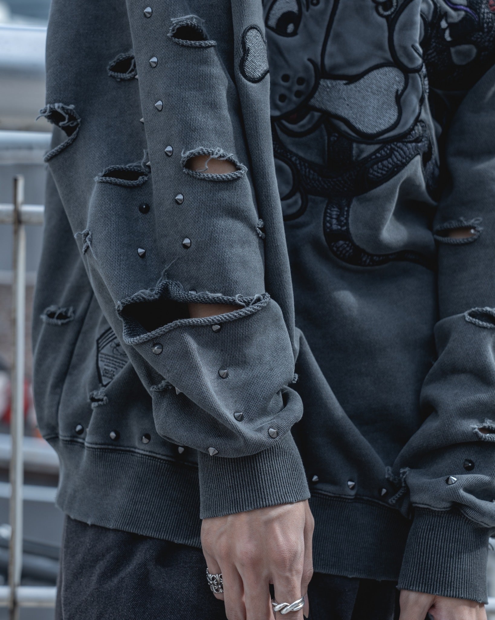 【受注生産】gibous×GALFY snake dog damage studs trainer ink black