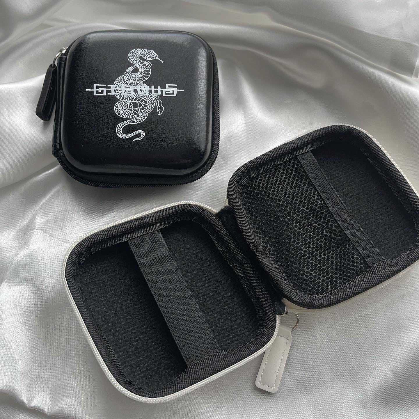 gibous snake scorpion logo multi case black