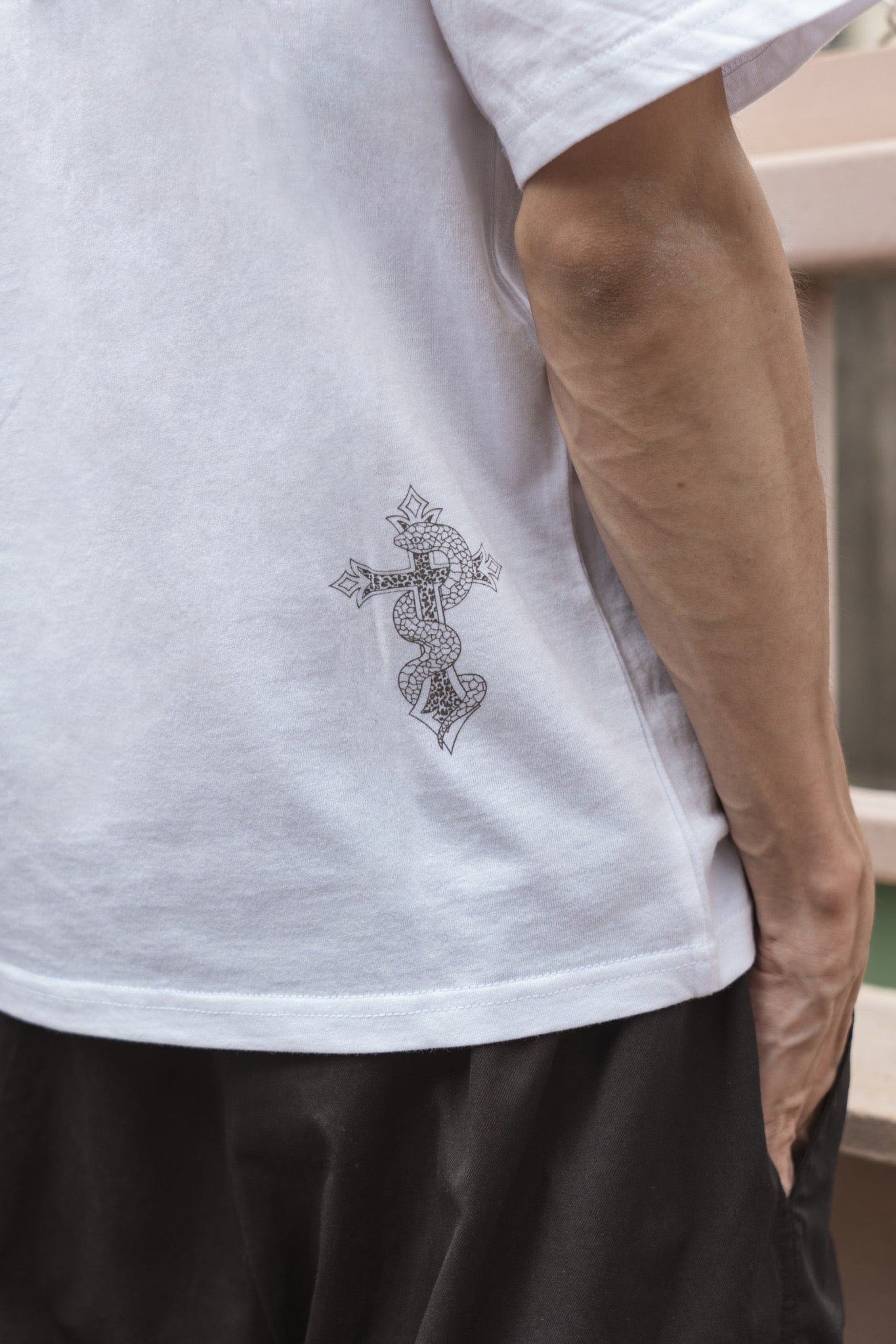 gibous random snake cross t shirt white