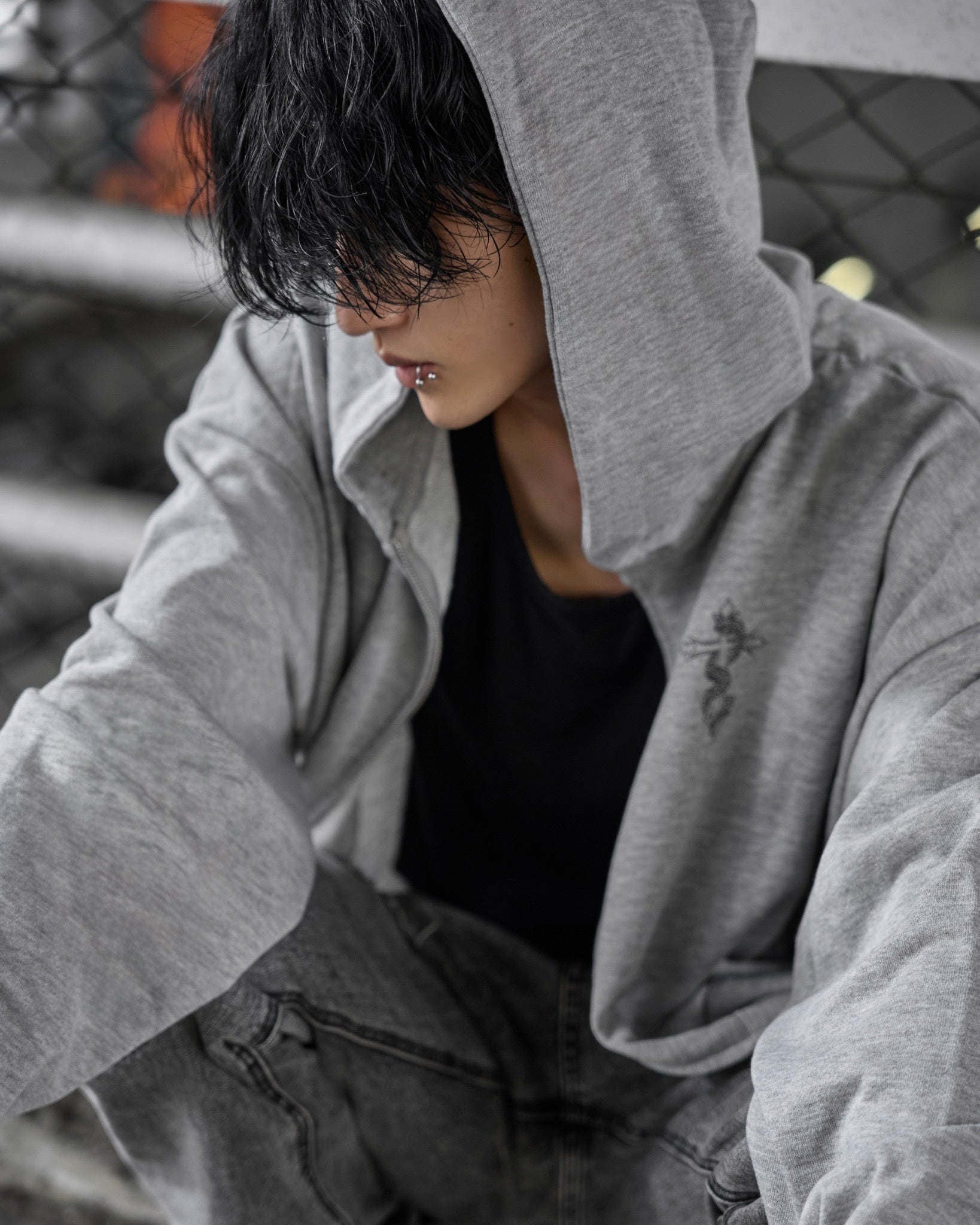 【再販】gibous logo snake cross parker gray