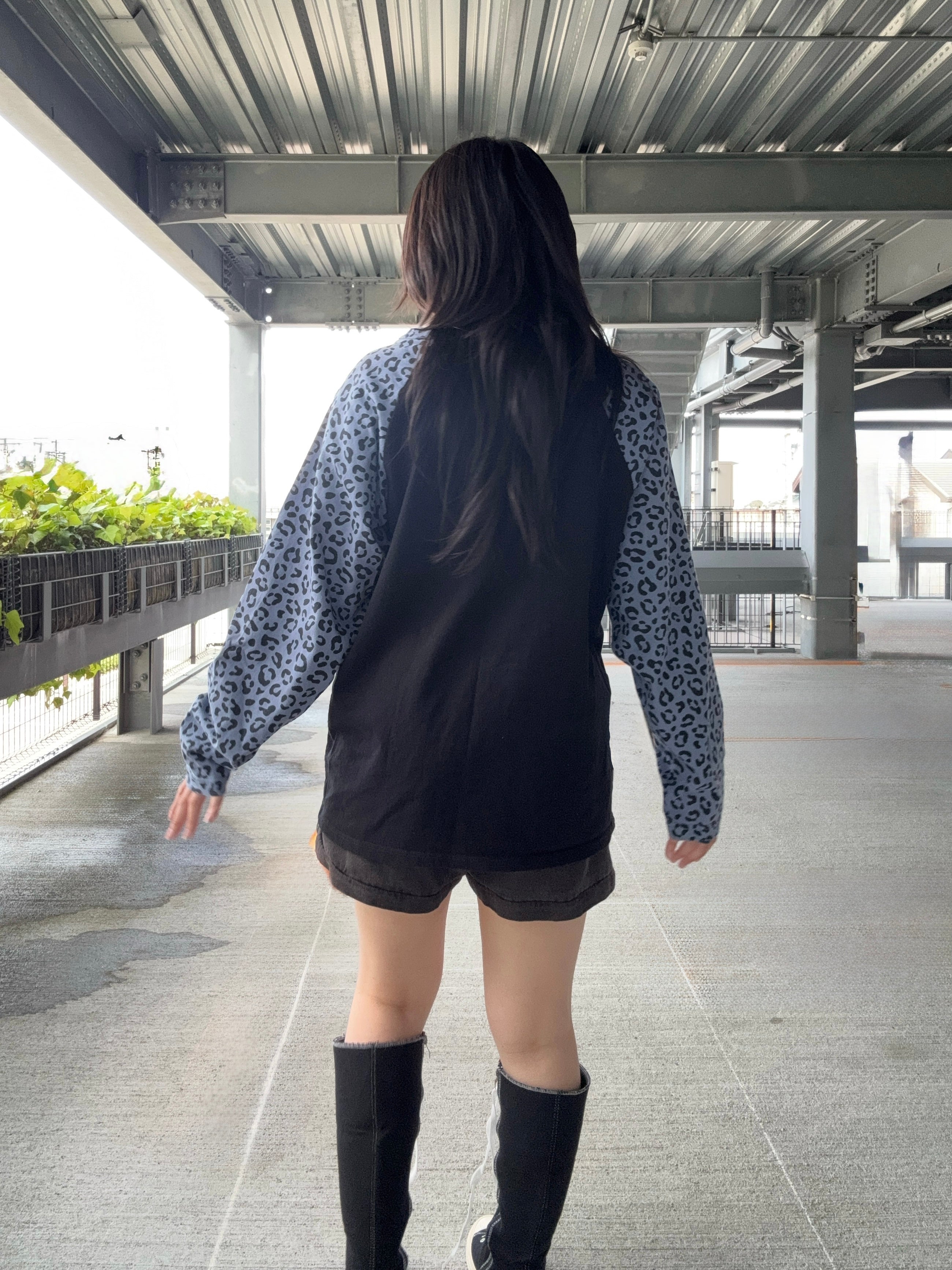 gibous snake cross Leopard blue raglan long tee
