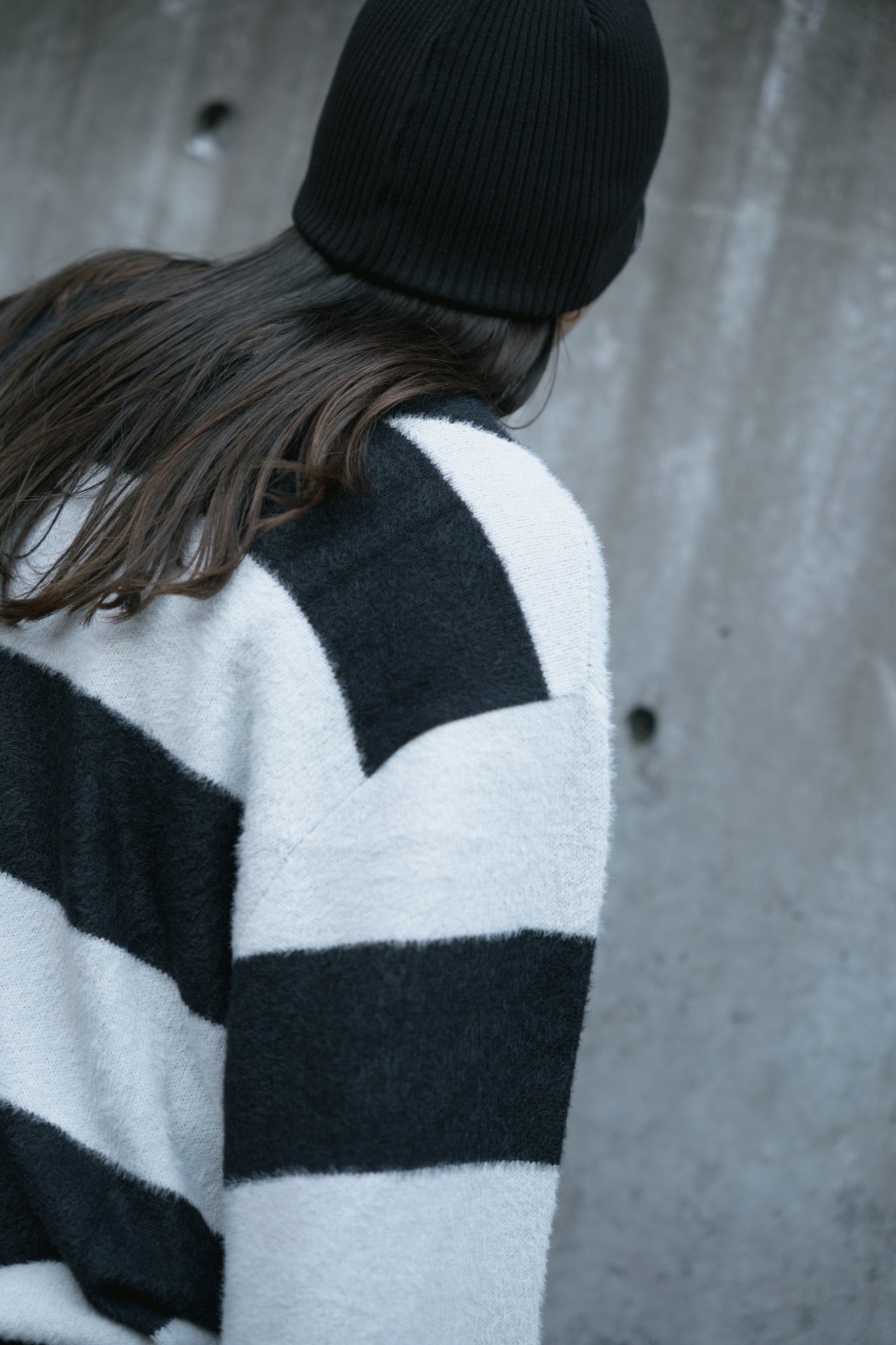 gibous shaggy border knit black×white