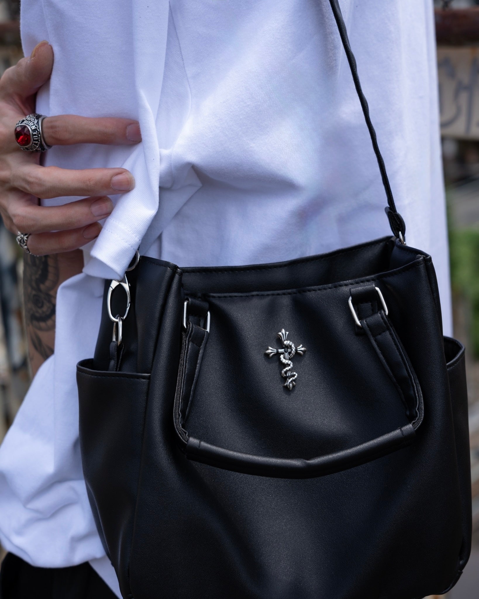 gibous snake cross multi pocket bag
