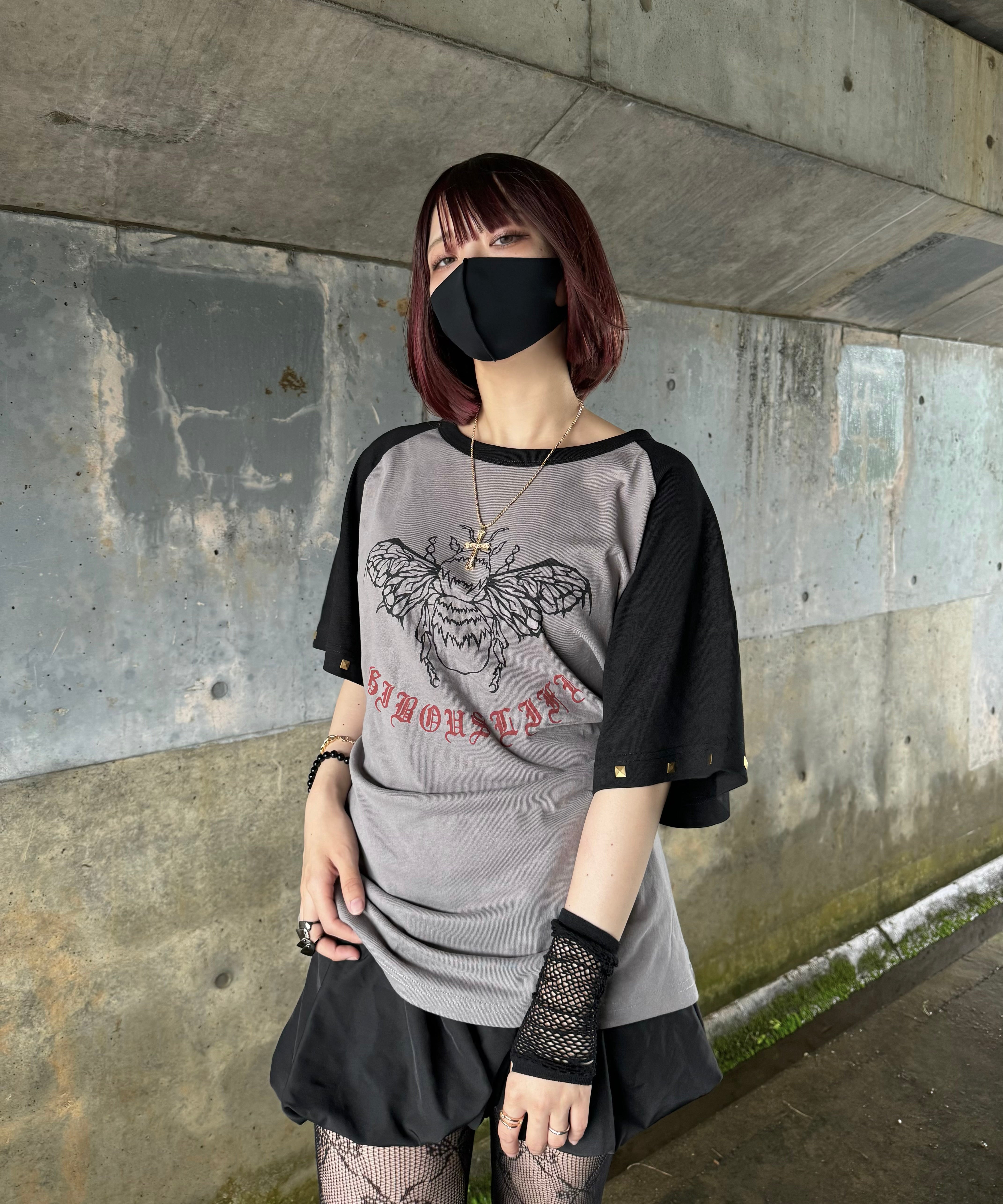gibous bee butterfly raglan t shirt gray
