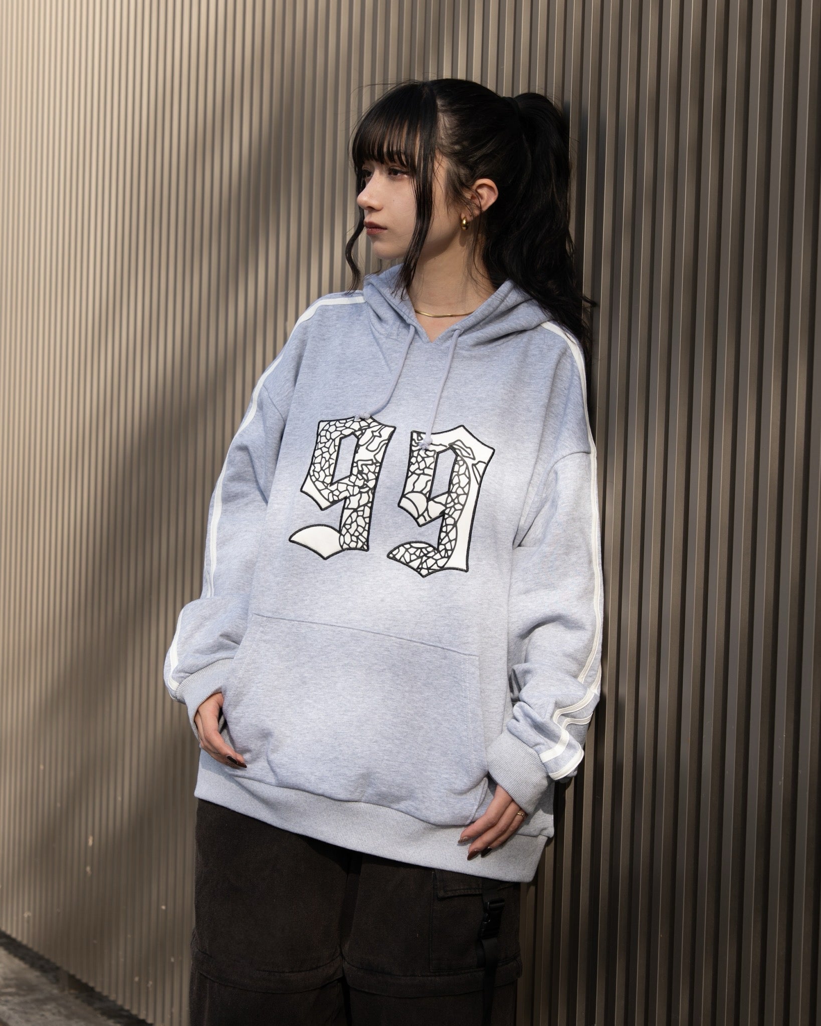 gibous velour numbering dark vneck sweatshirt gray