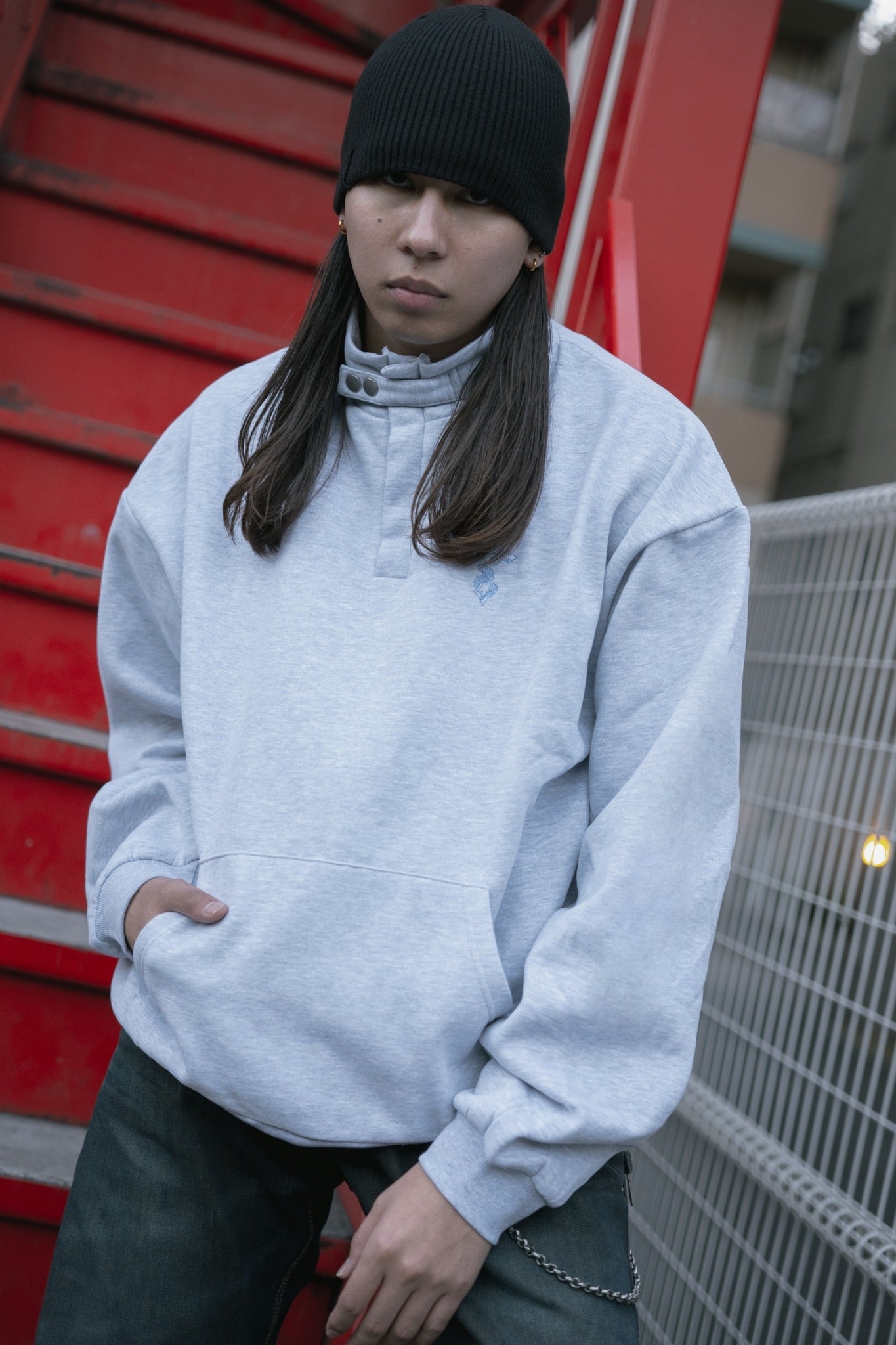 gibous button neck brushed lining sweatshirt gray