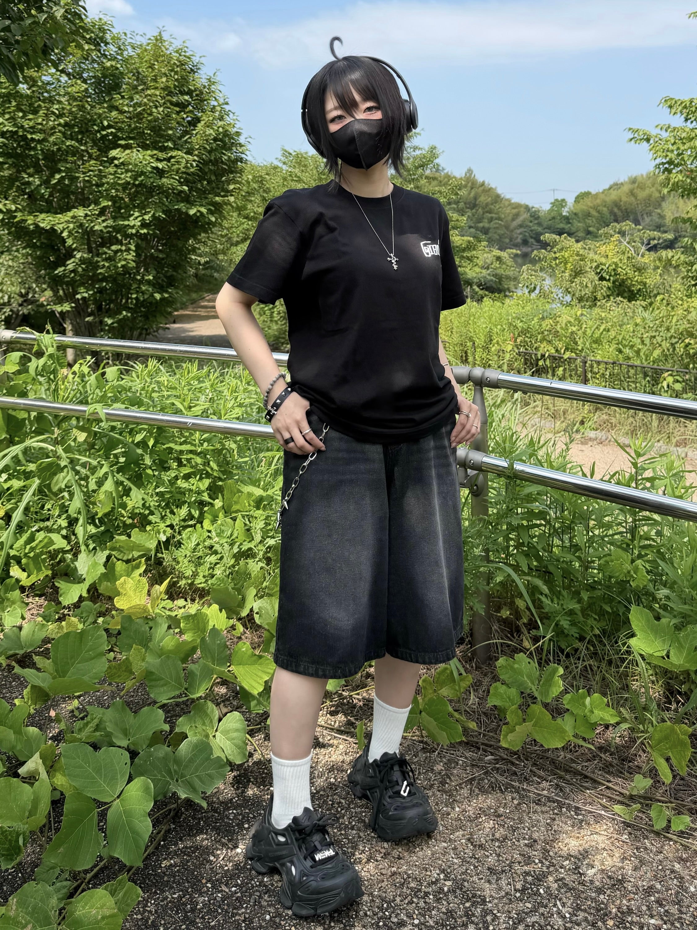 gibous script logo t shirt black