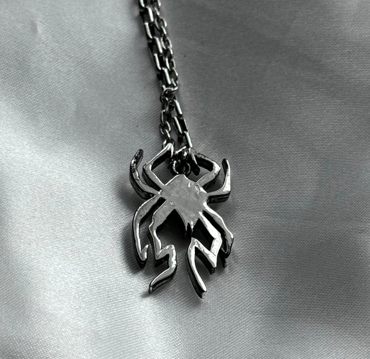 gibous spider black stone necklace