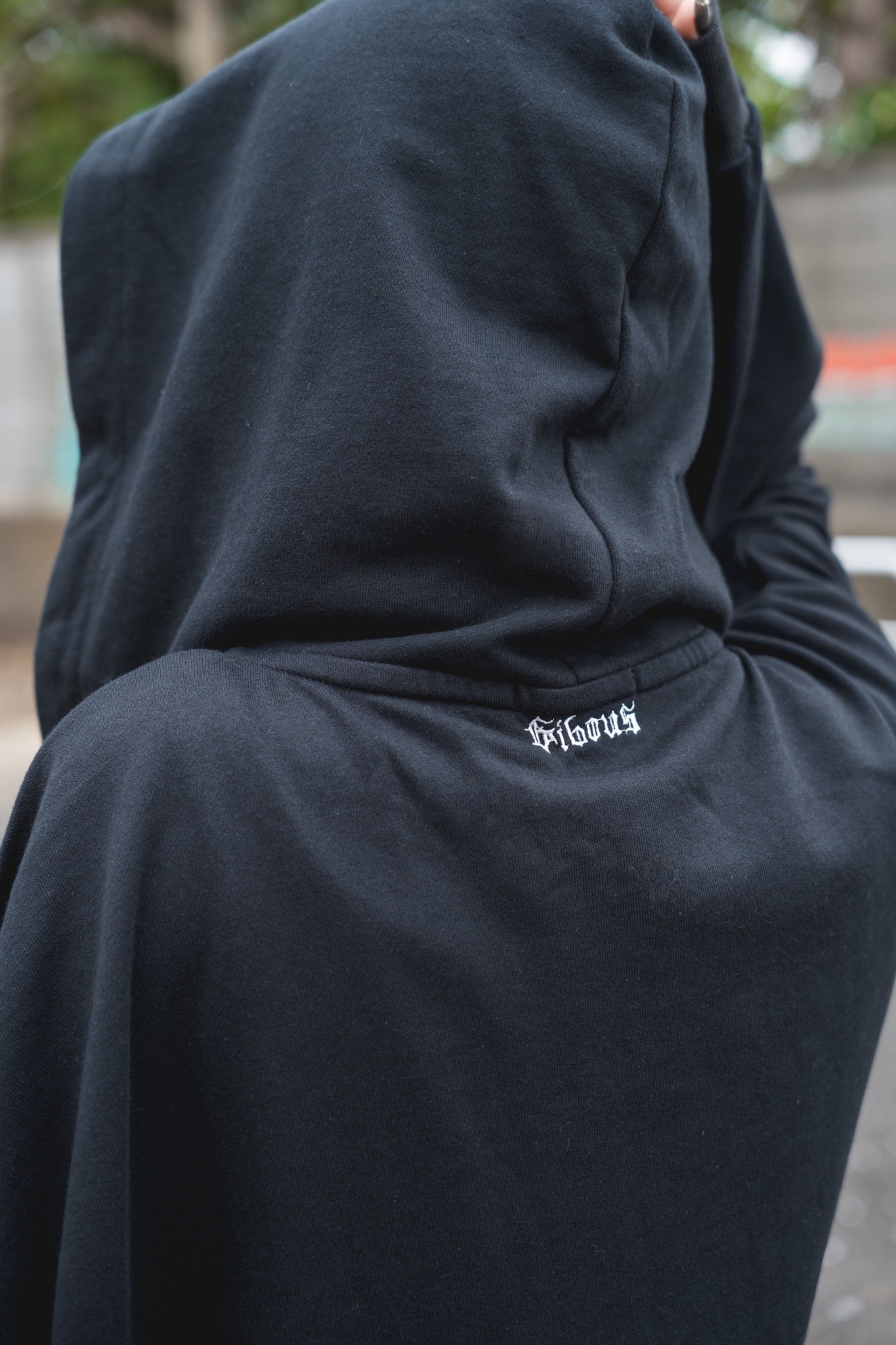 【再販】gibous logo snake cross parker black