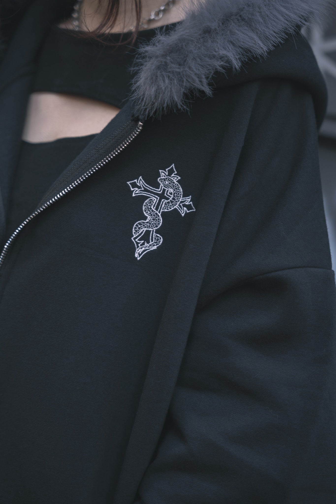 gibous snakecross hood fur parker