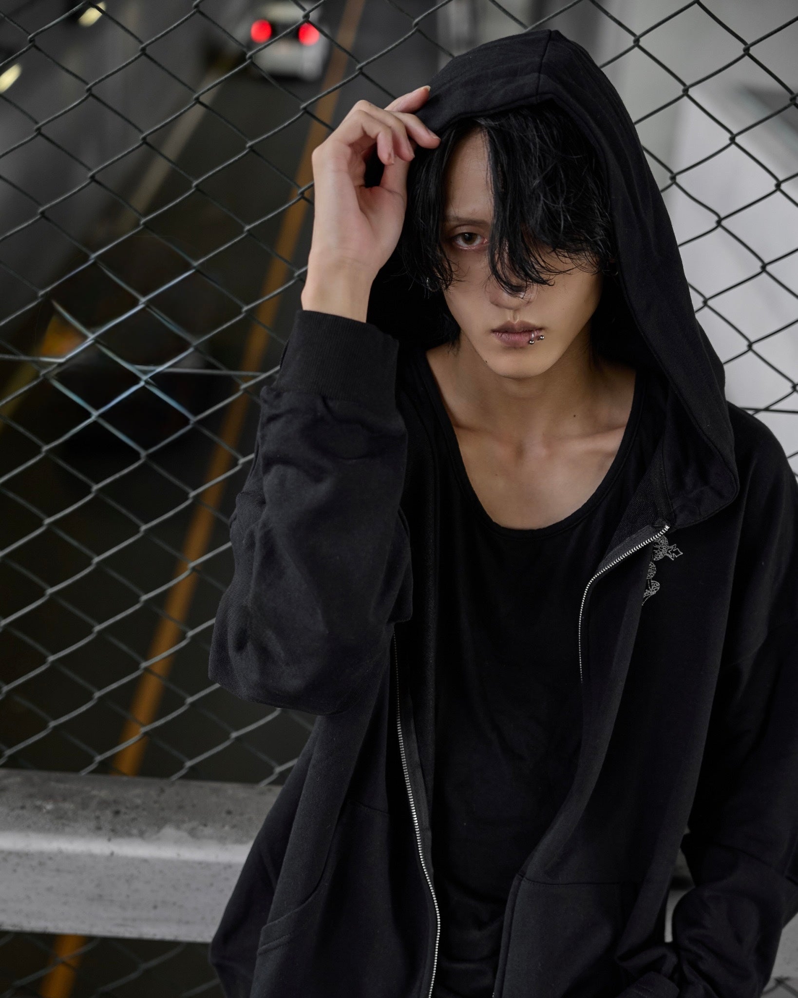 【再販】gibous logo snake cross parker black
